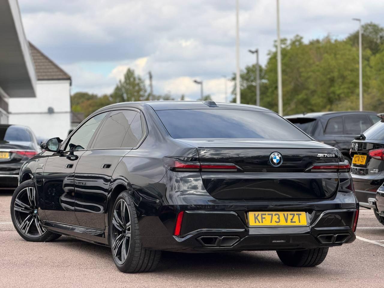 BMW 7 Series view 88