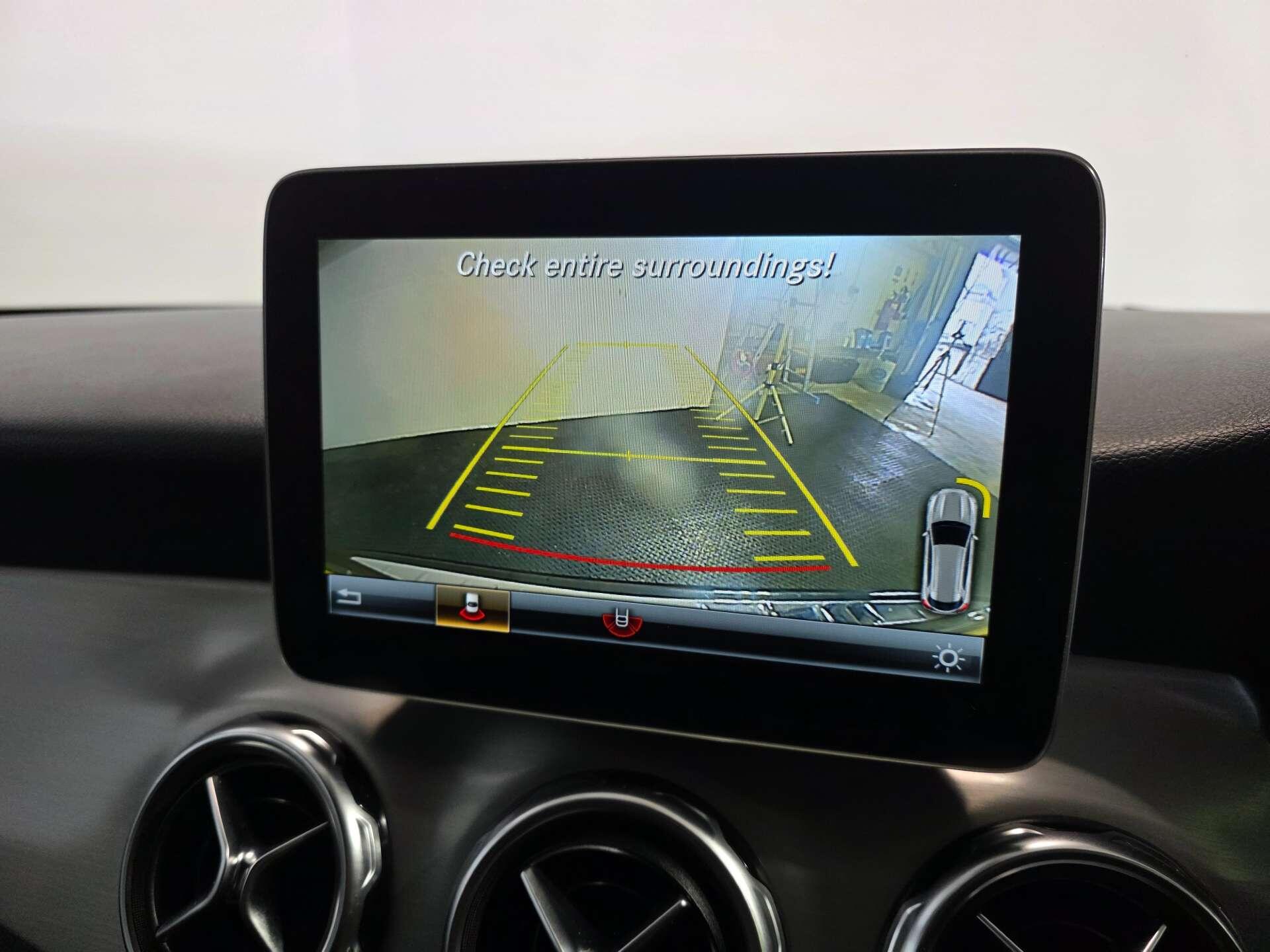 Mercedes-Benz GLA view 27
