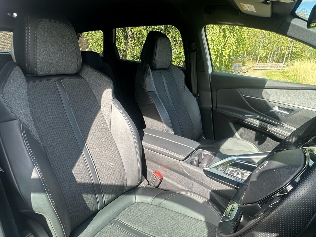 Peugeot 5008 view 21