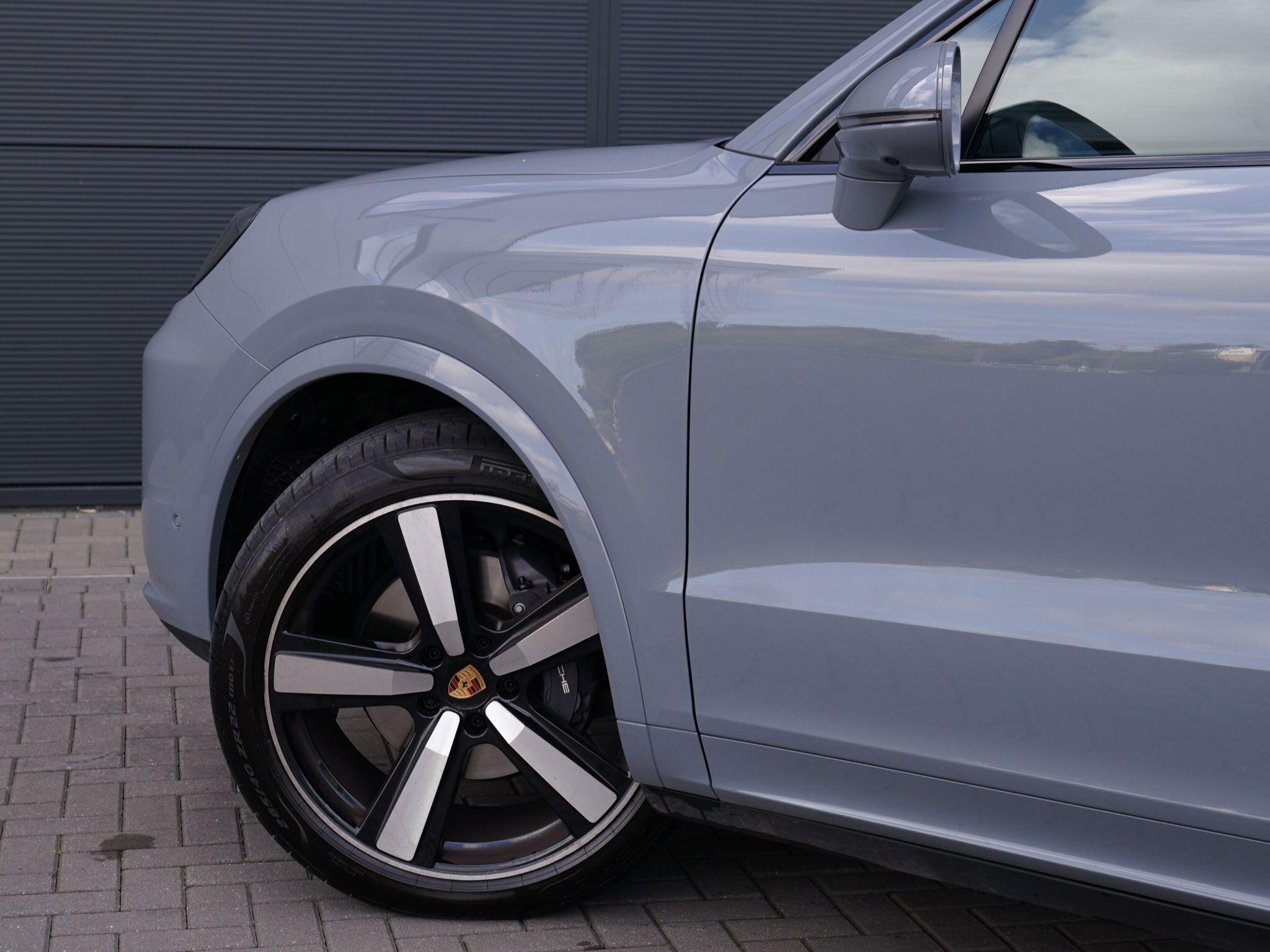 Porsche Cayenne view 90