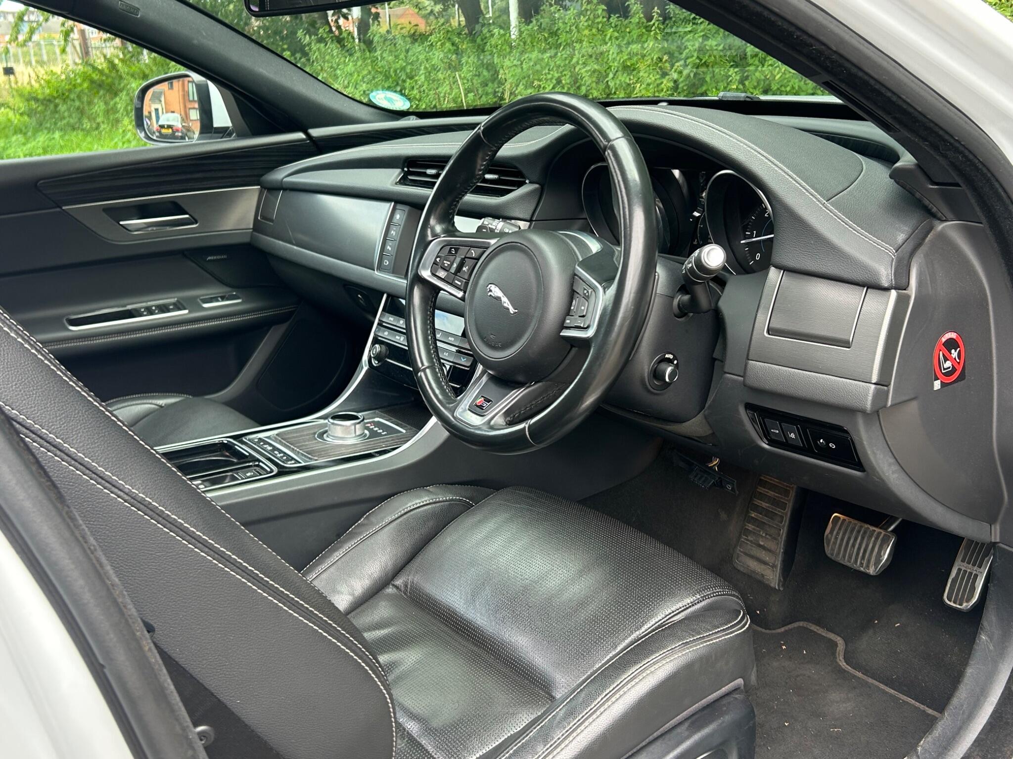 Jaguar XF view 16