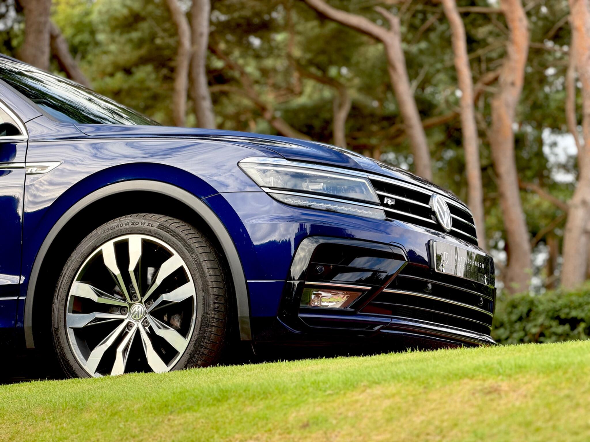 Volkswagen Tiguan view 3