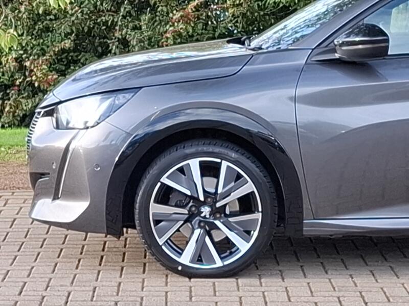 Peugeot 208 view 18