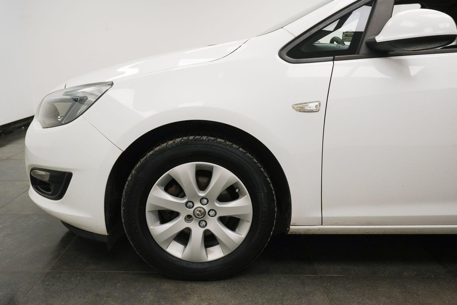 Vauxhall Astra view 18