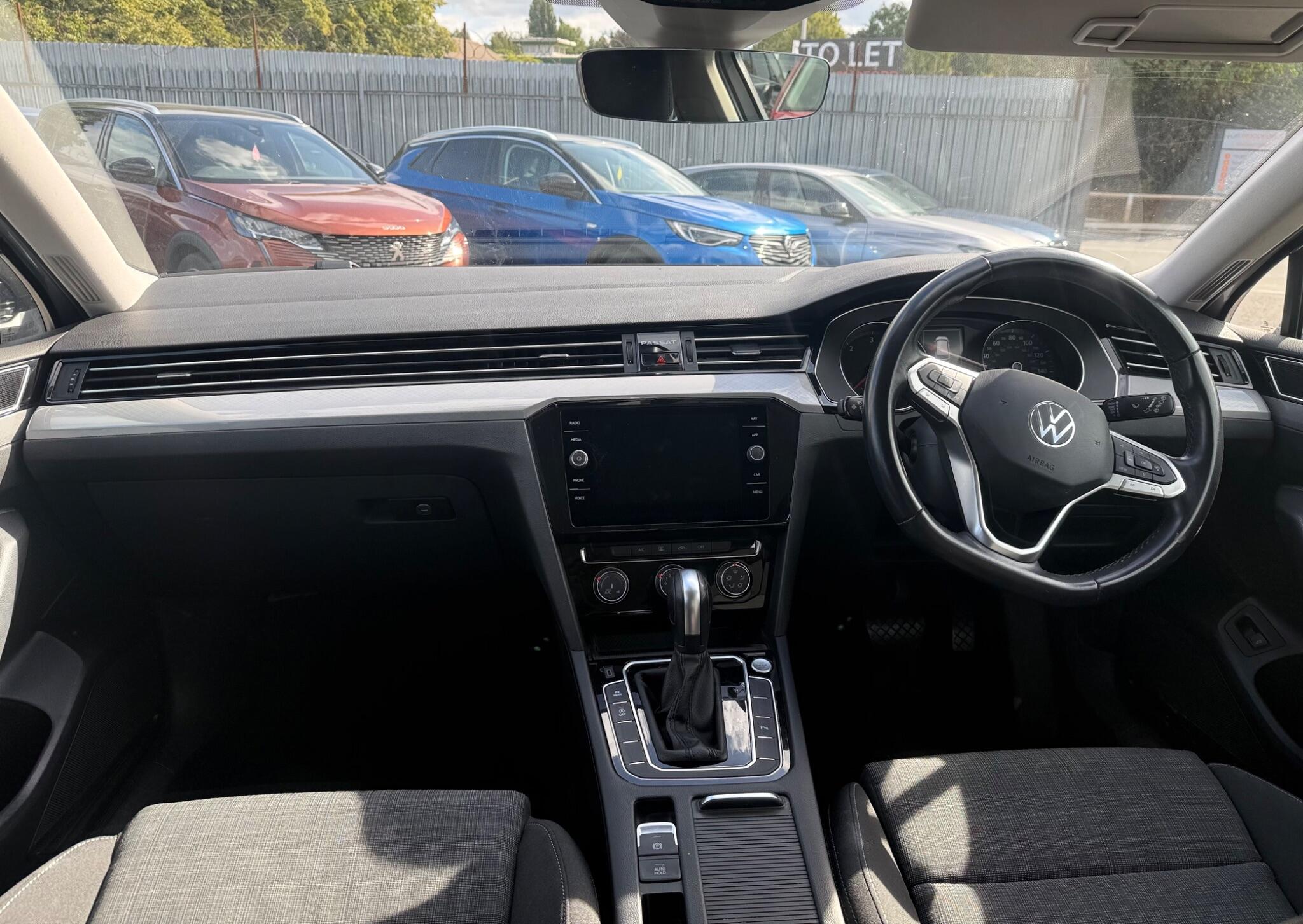Volkswagen Passat view 20