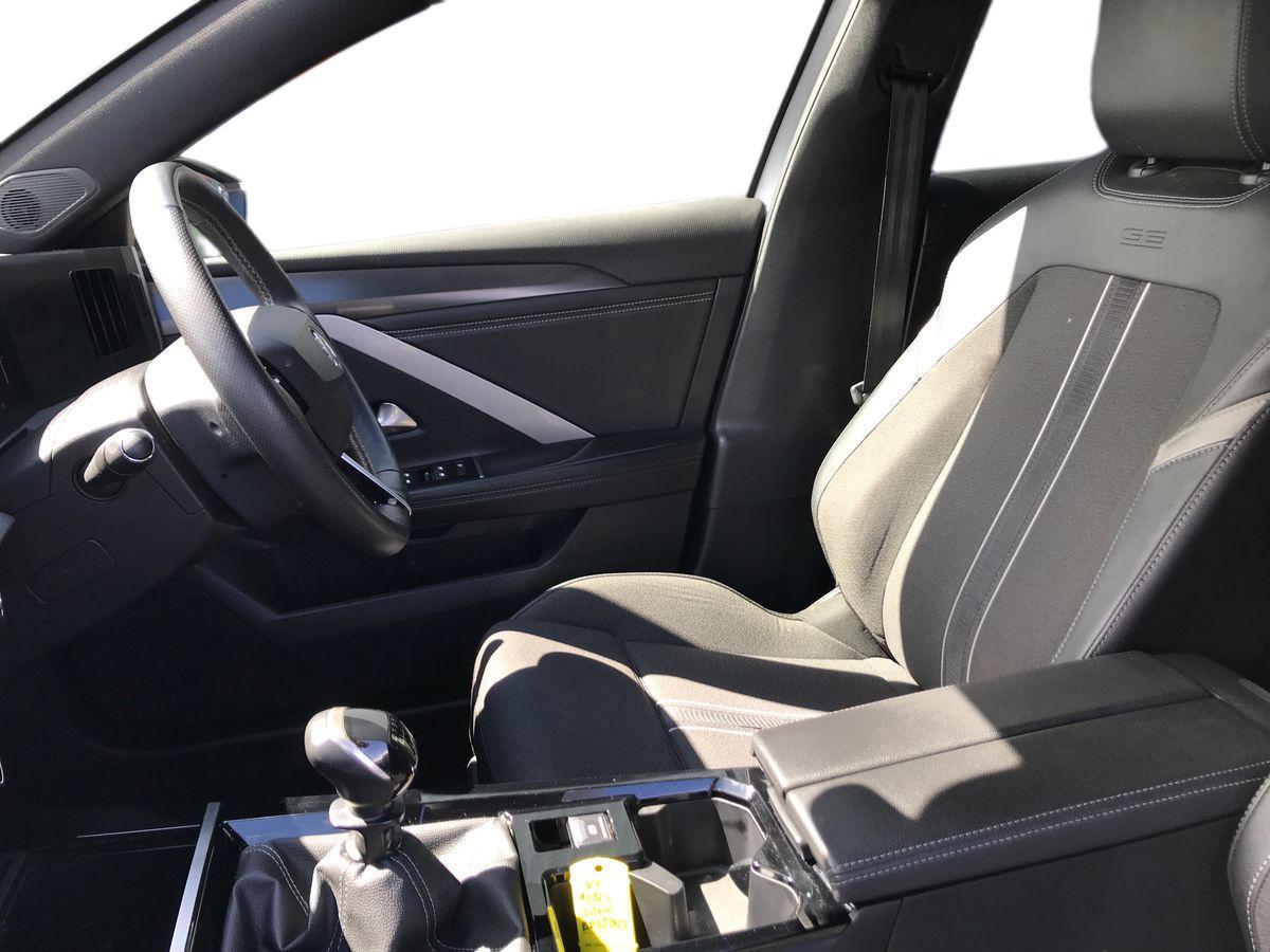Vauxhall Astra view 6