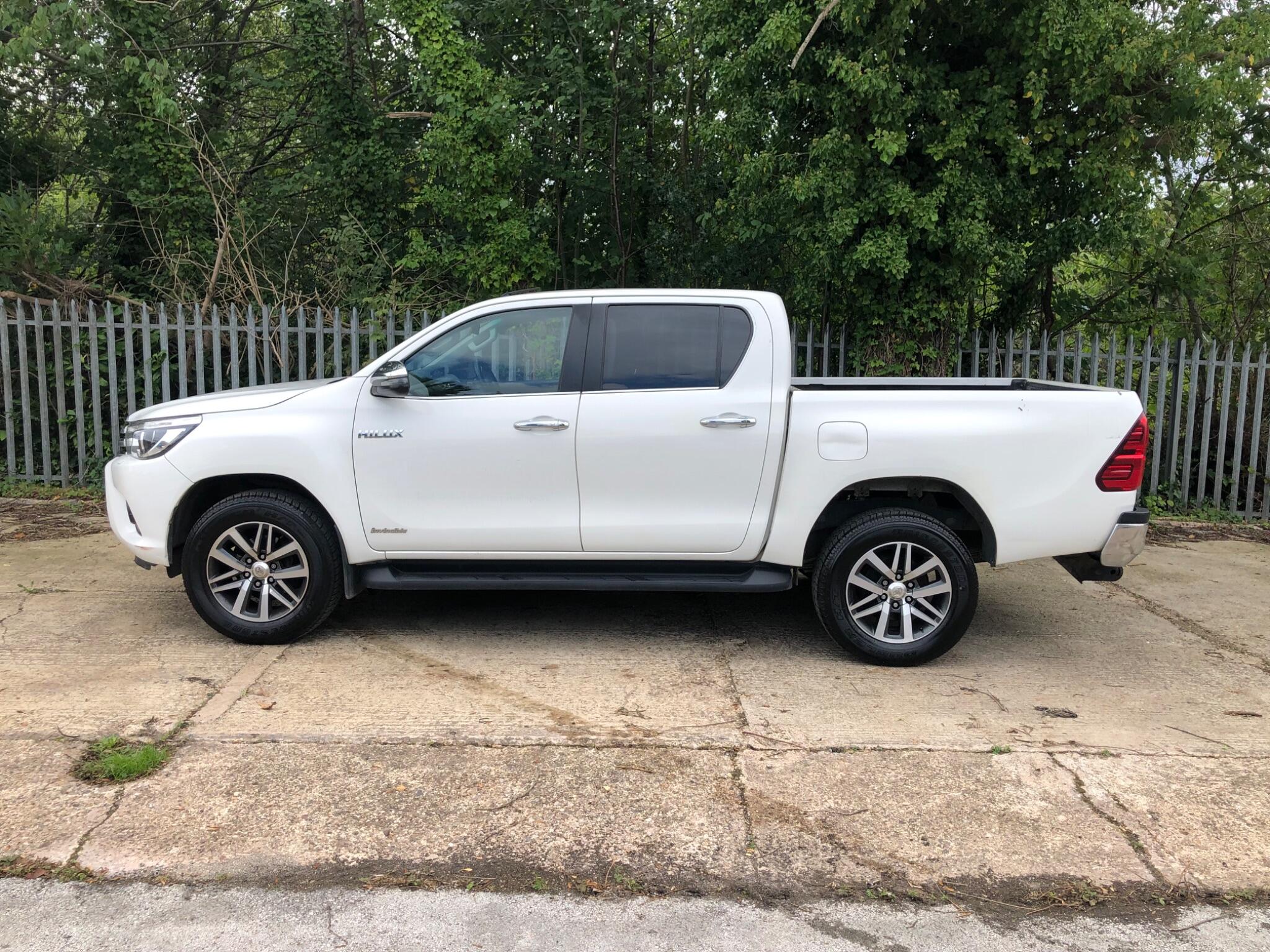 Toyota Hilux view 3