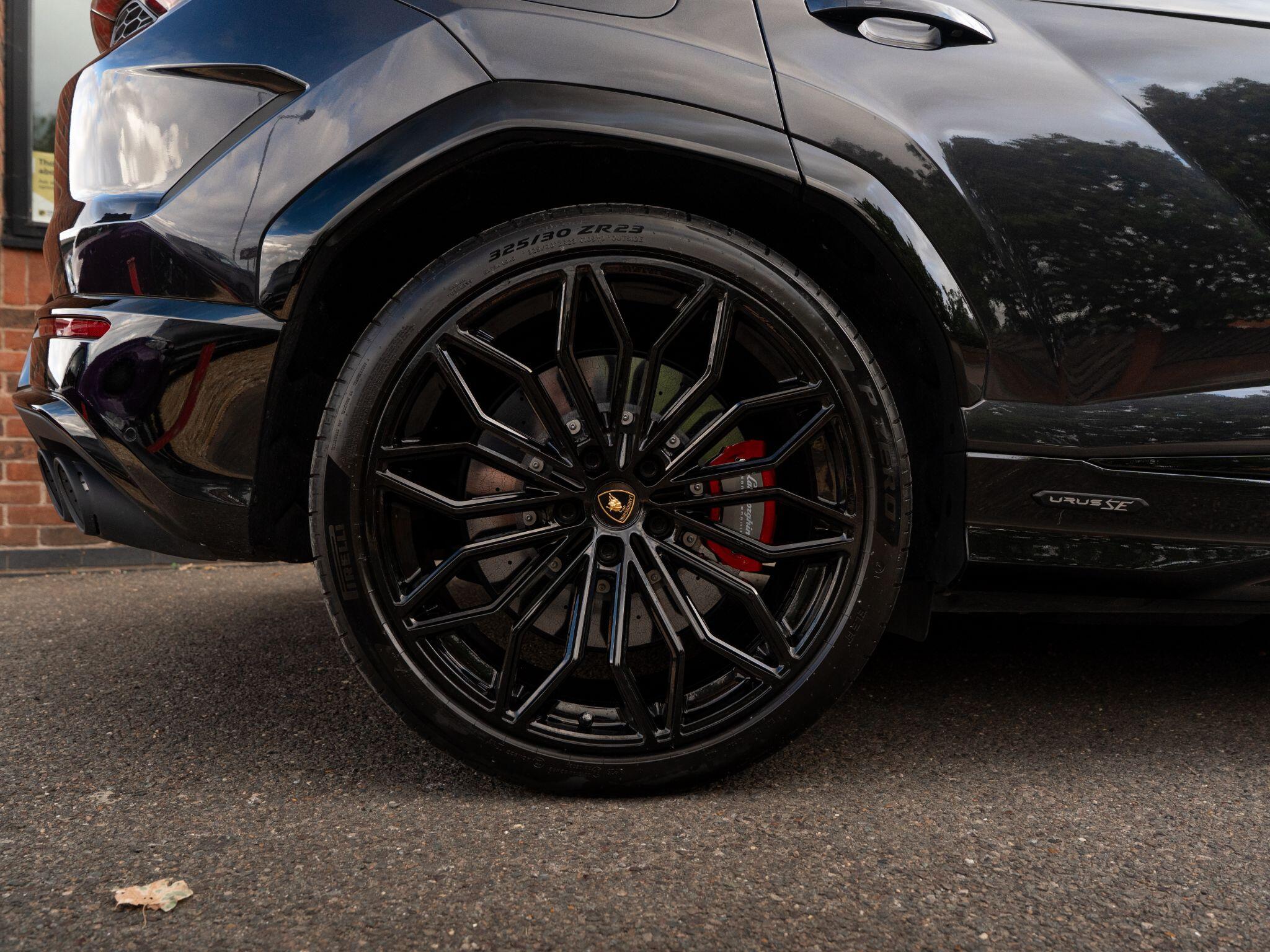 Lamborghini Urus view 30