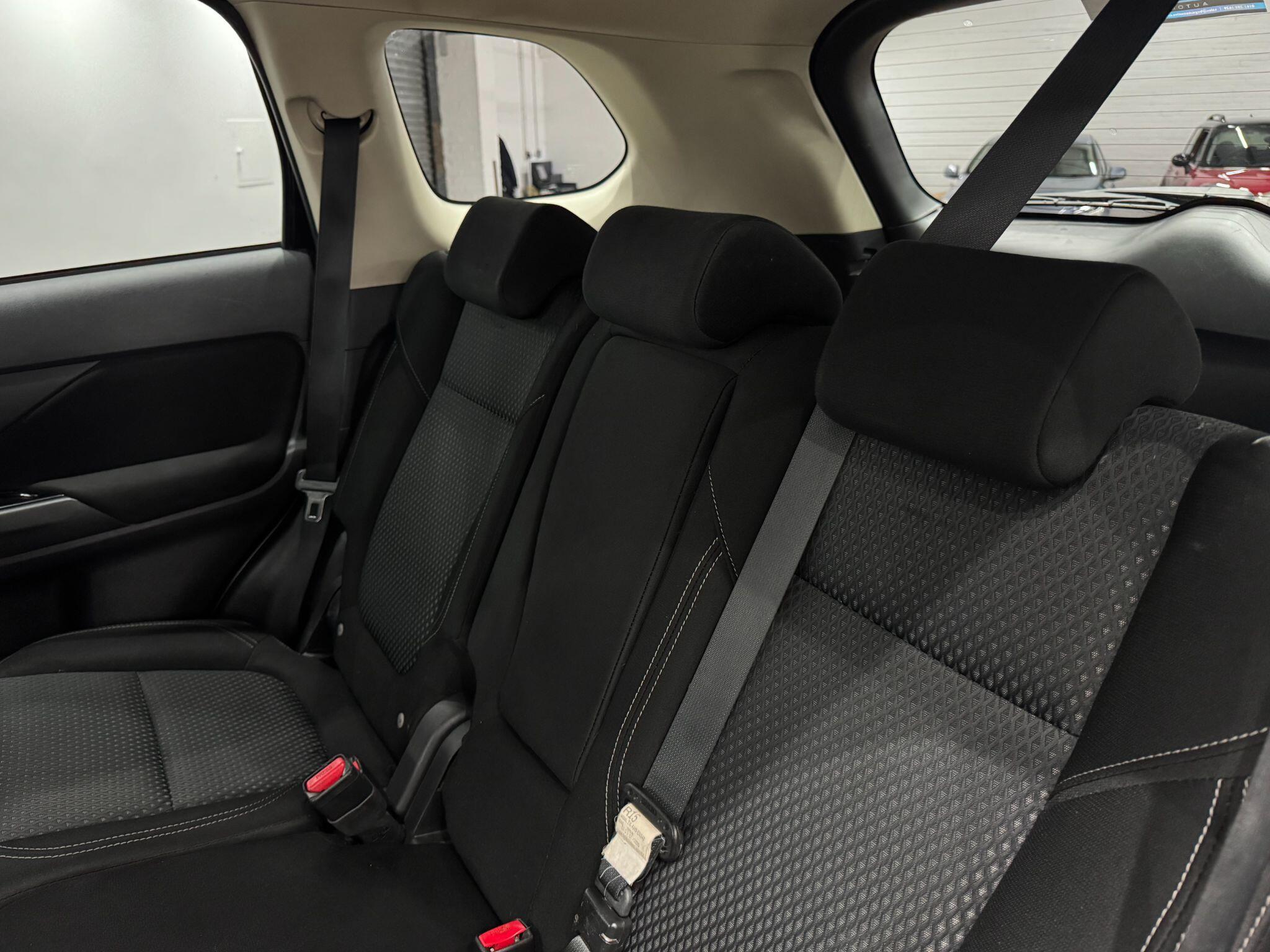 Mitsubishi Outlander view 63