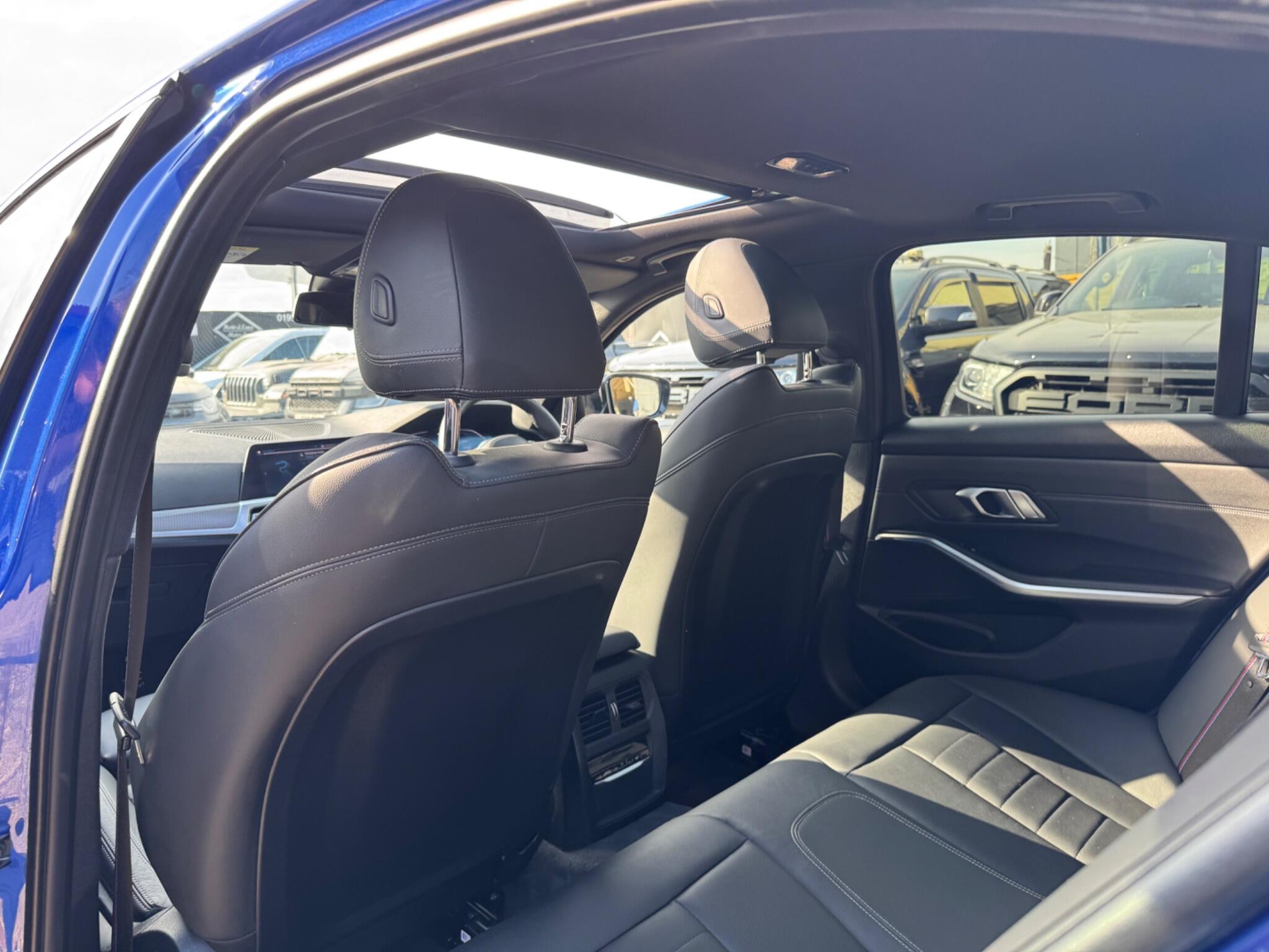 BMW 3 Series view 27