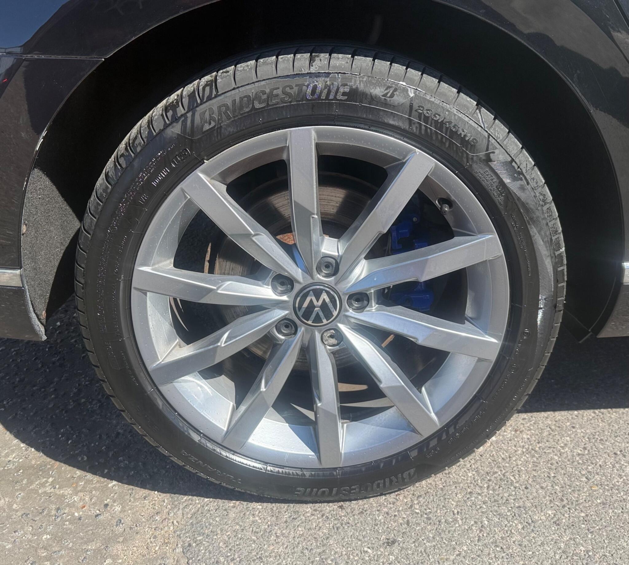 Volkswagen Passat view 26