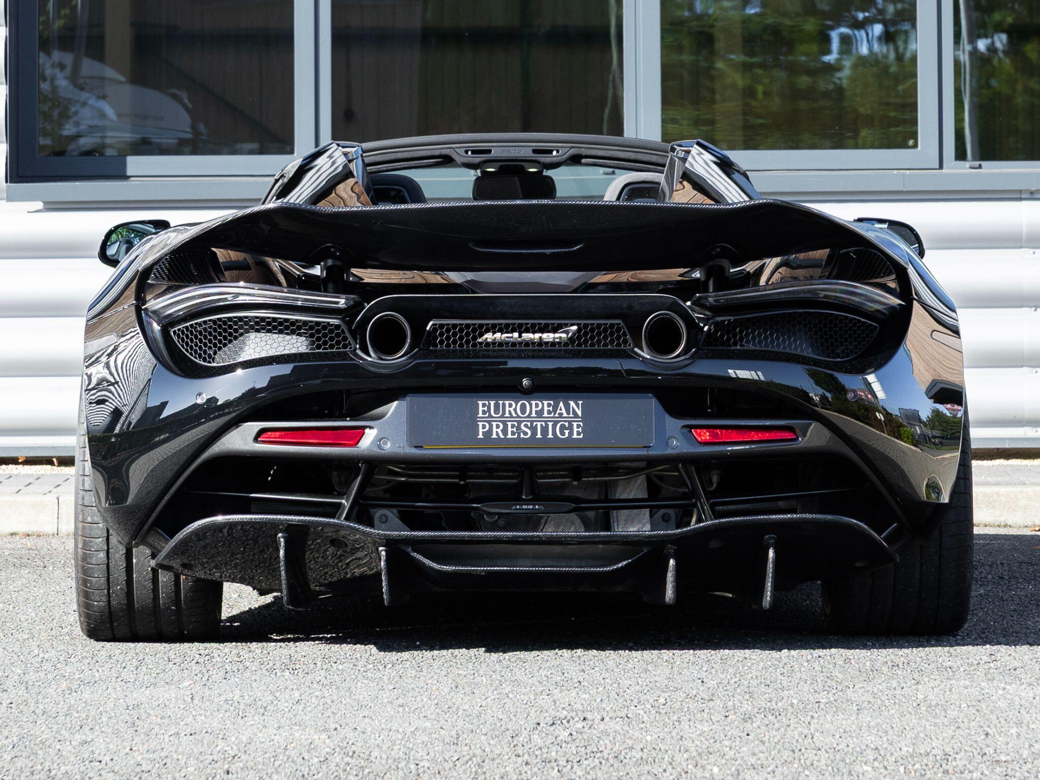 Mclaren 720s view 4