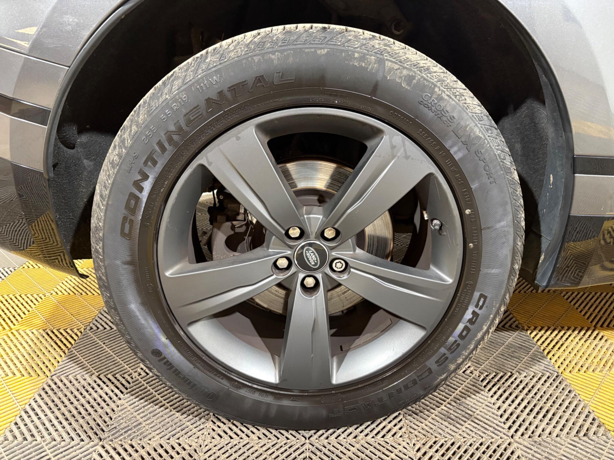 Land Rover Range Rover Velar view 84