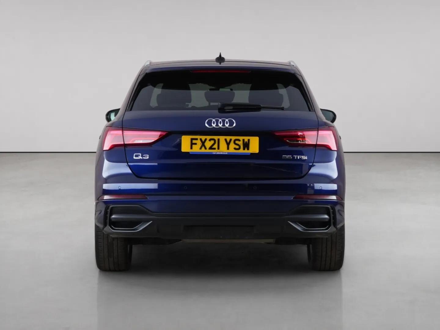 Audi Q3 view 7