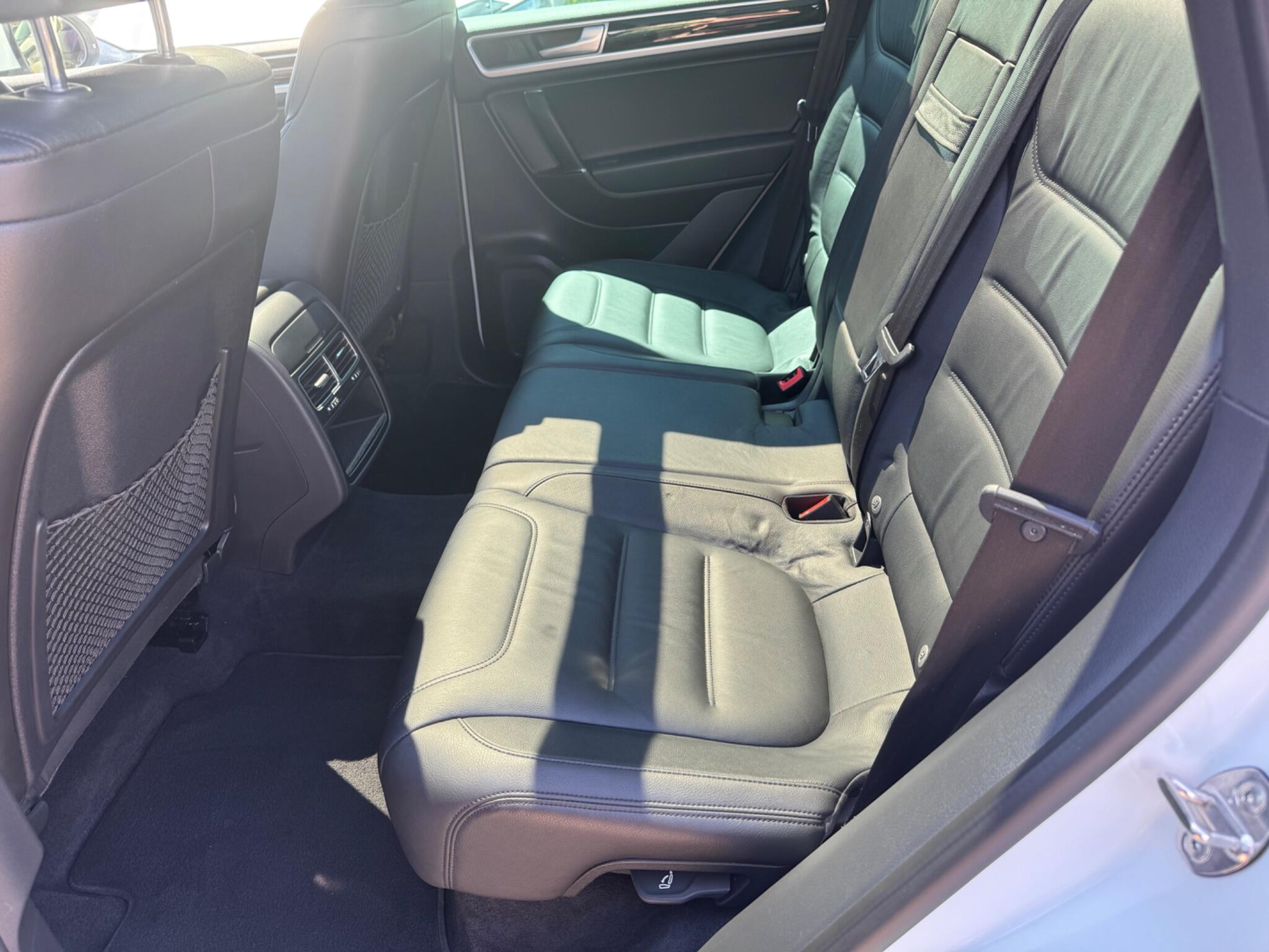 Volkswagen Touareg view 22