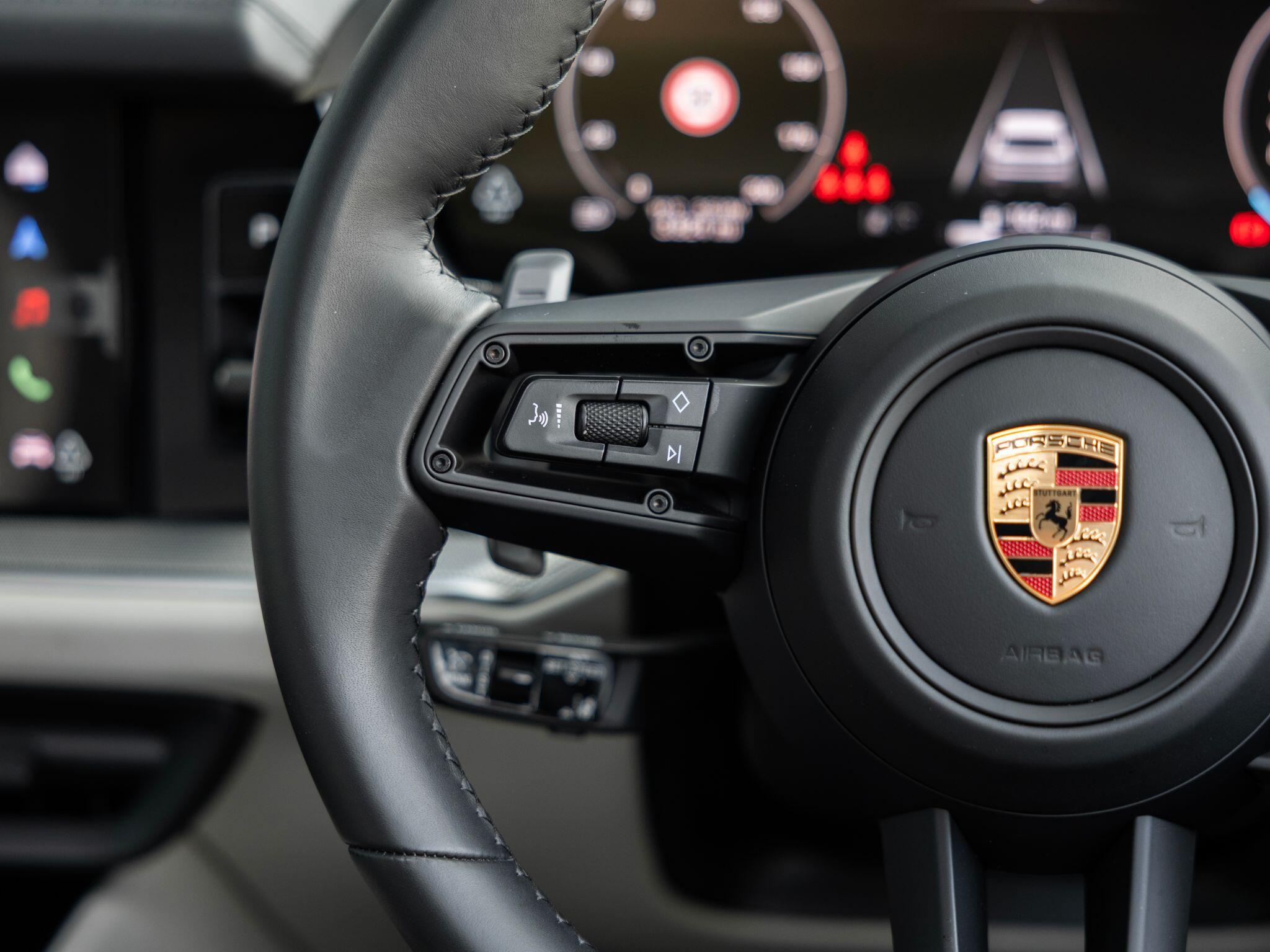 Porsche Cayenne view 33