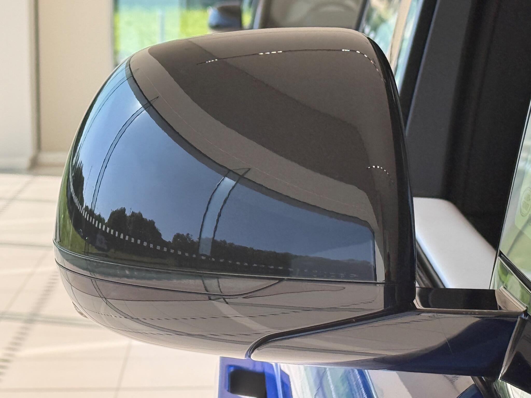 Land Rover Range Rover Sport view 8