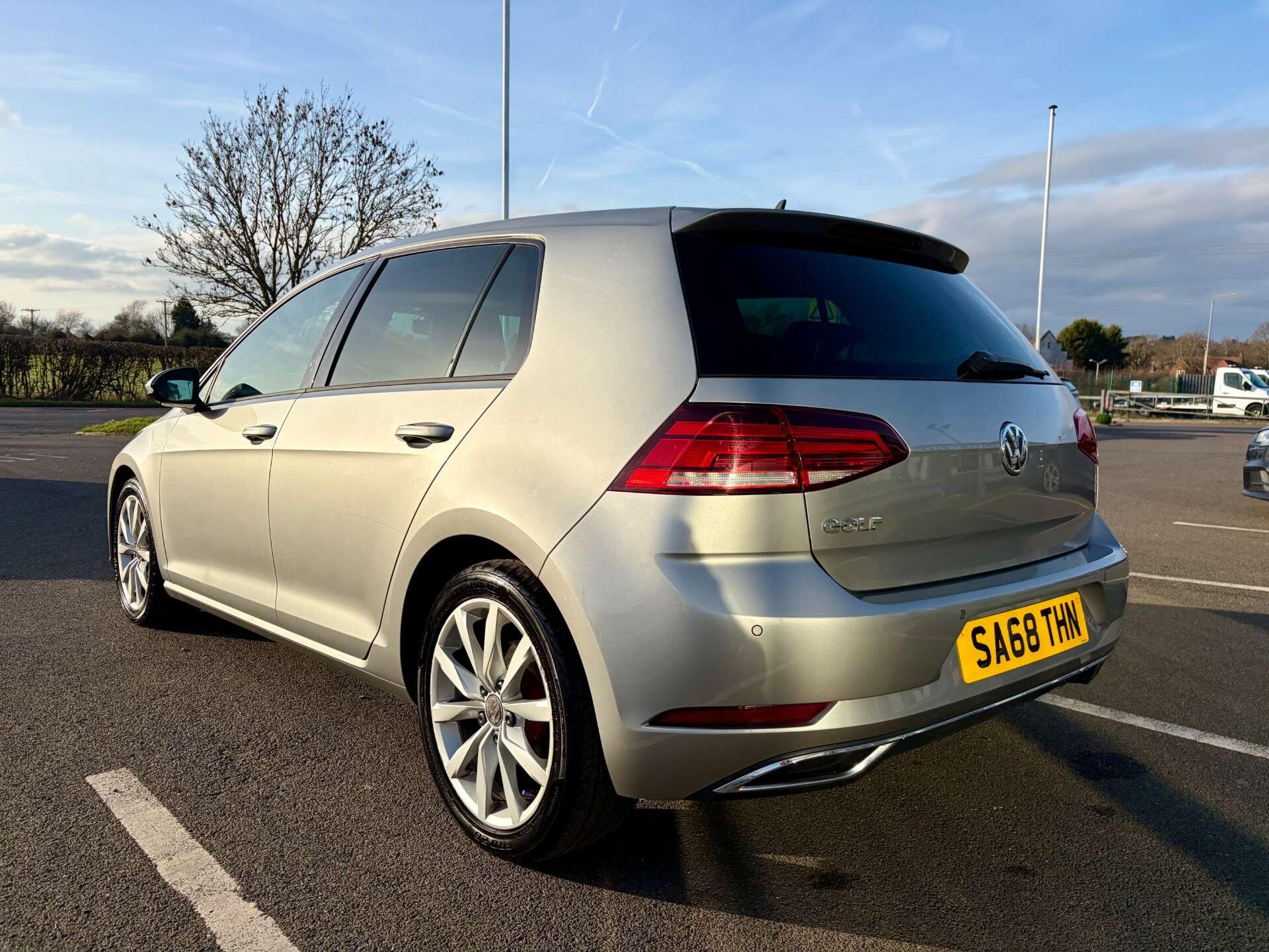 Volkswagen Golf view 6