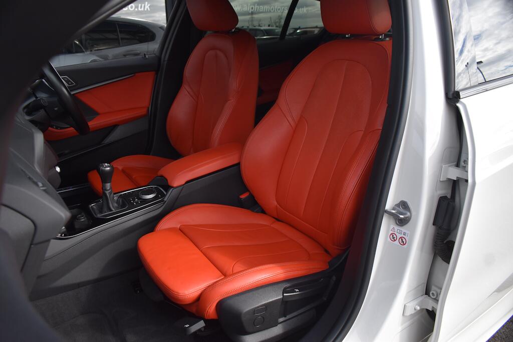 BMW 1 Series view 15