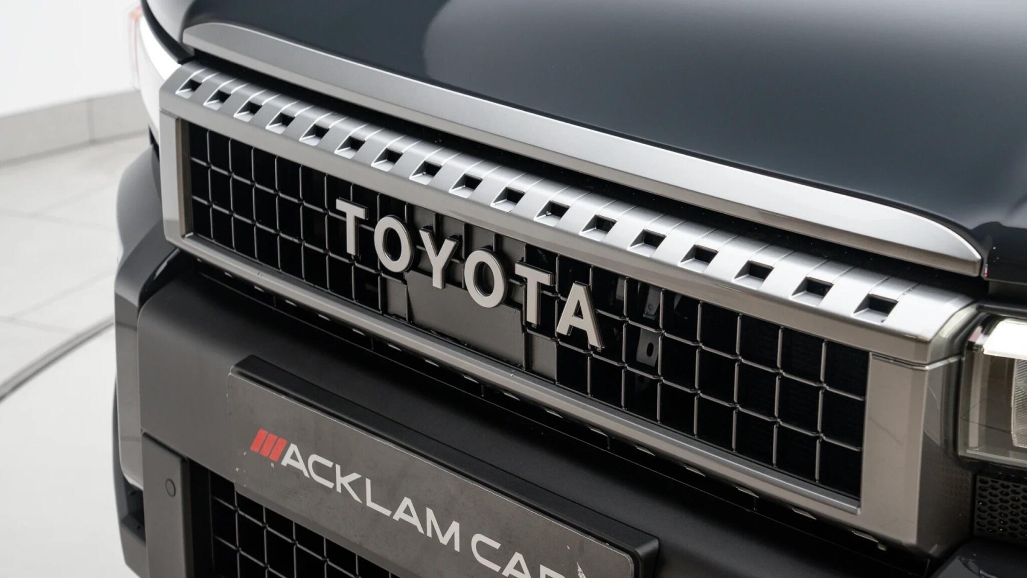 Toyota Land Cruiser view 32