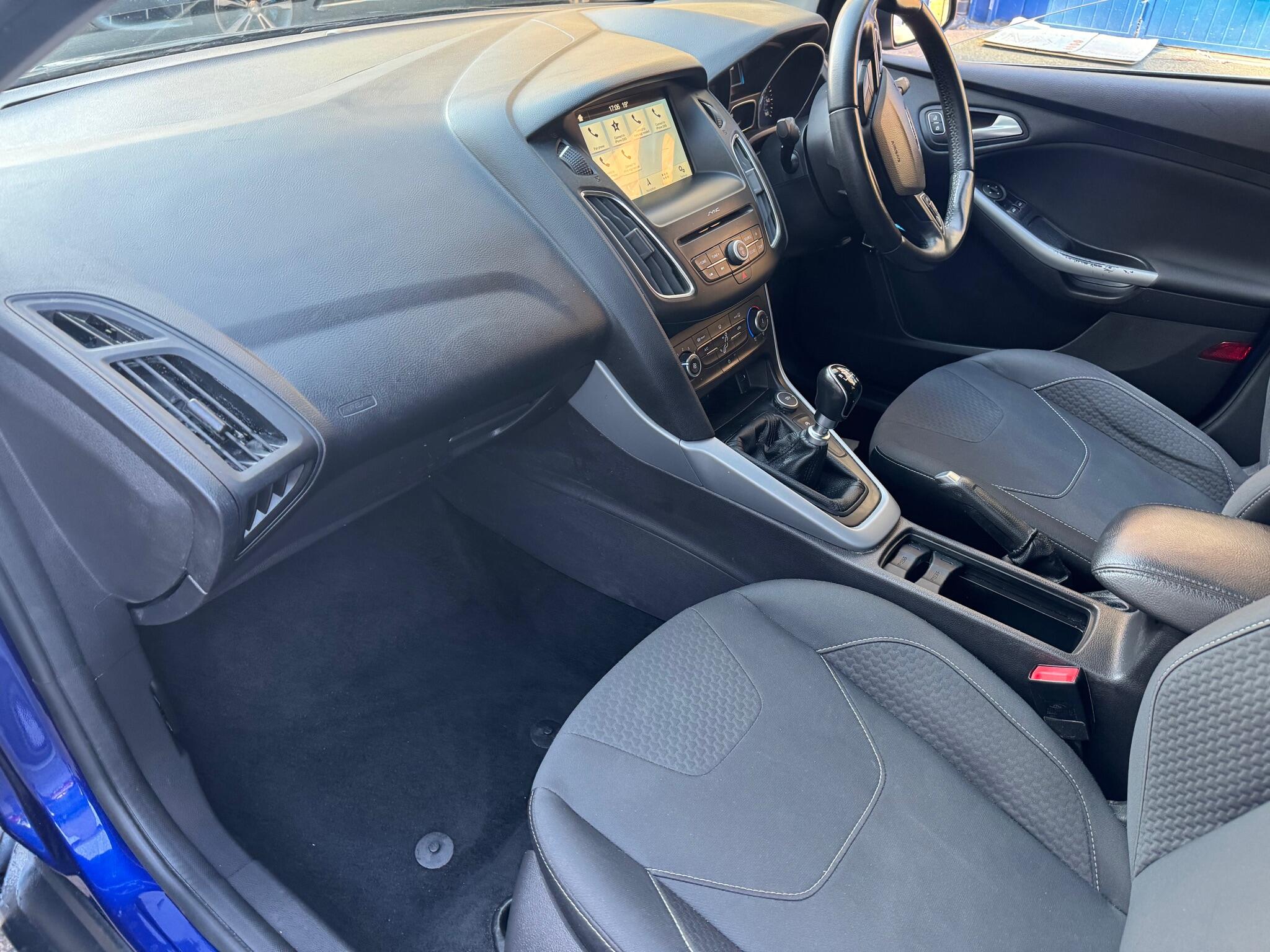 Ford Focus view 13