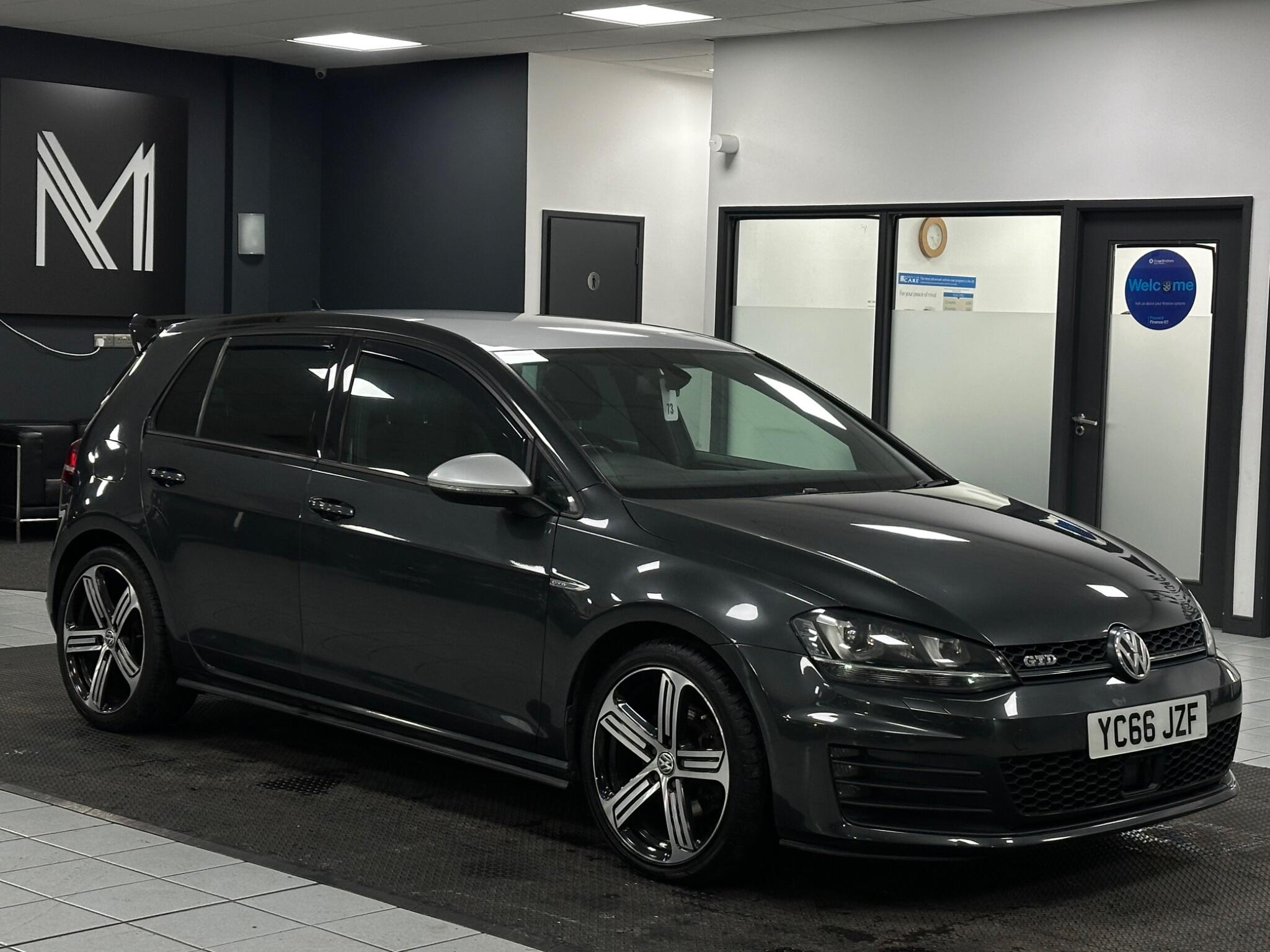 Volkswagen Golf view 2