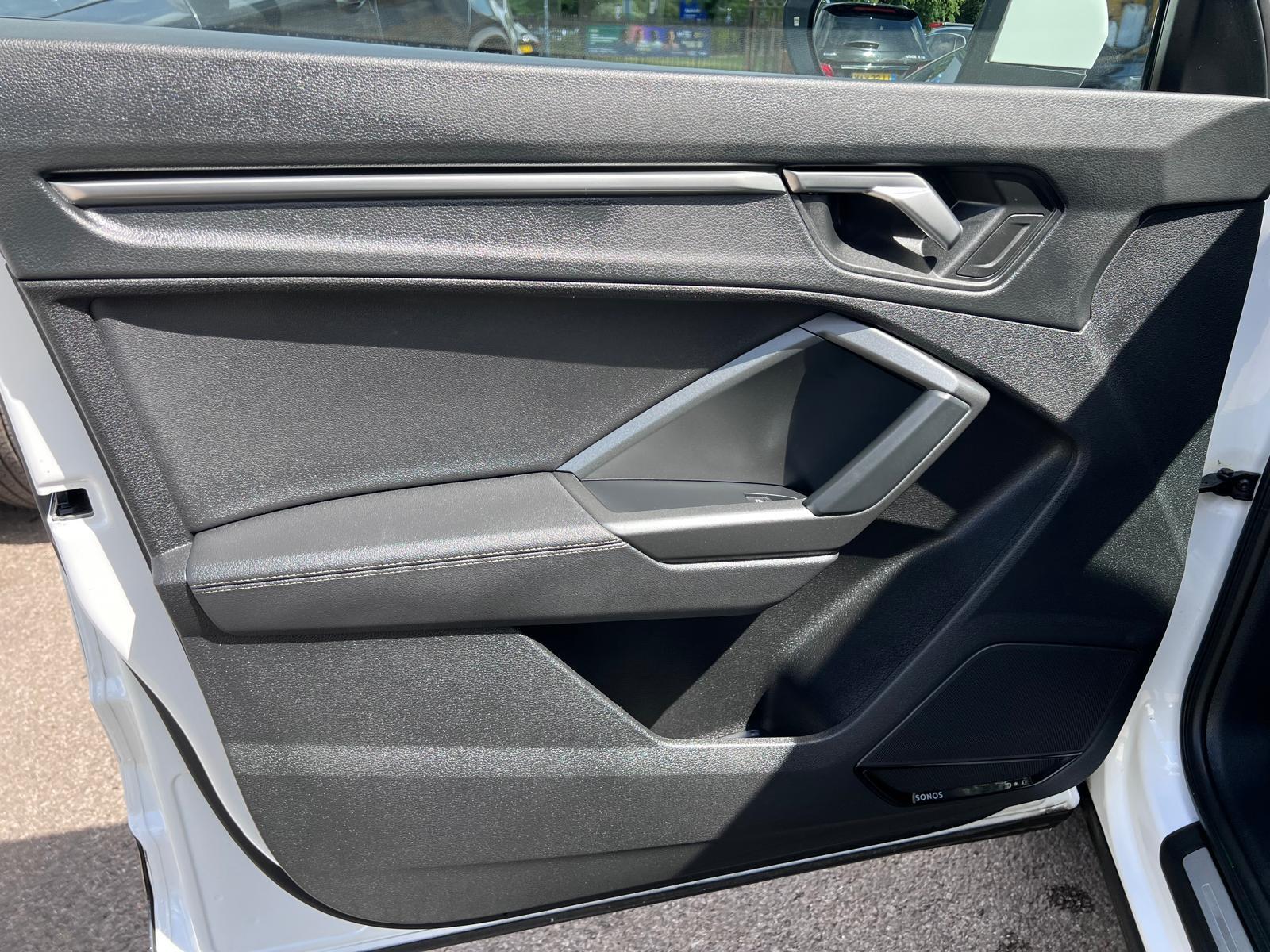 Audi Q3 view 36