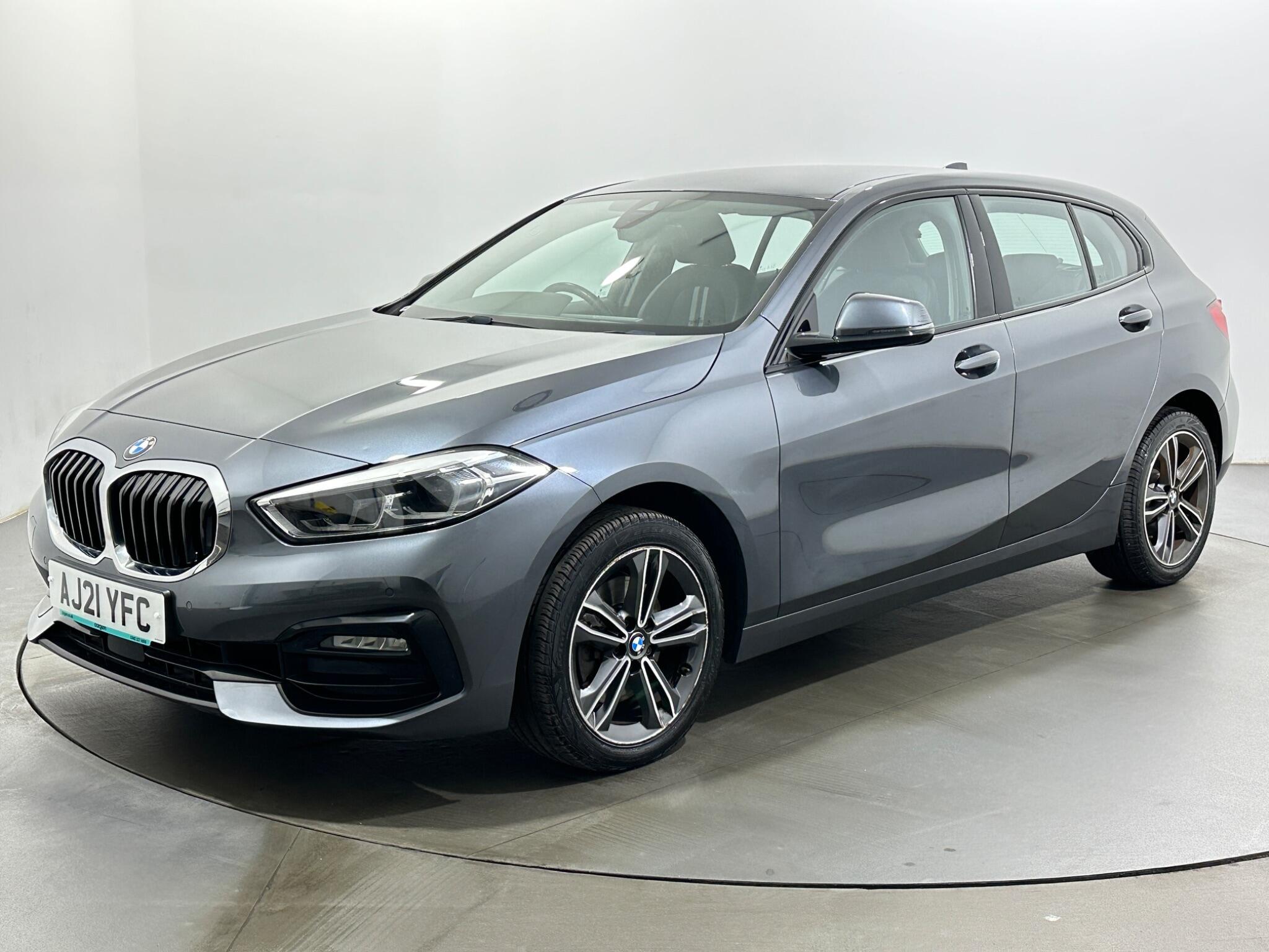 BMW 1 Series view 4