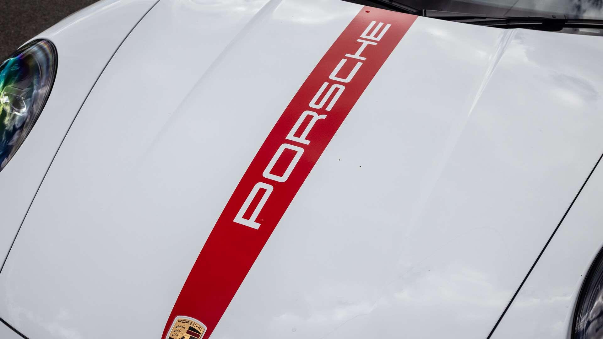 Porsche 911 view 38