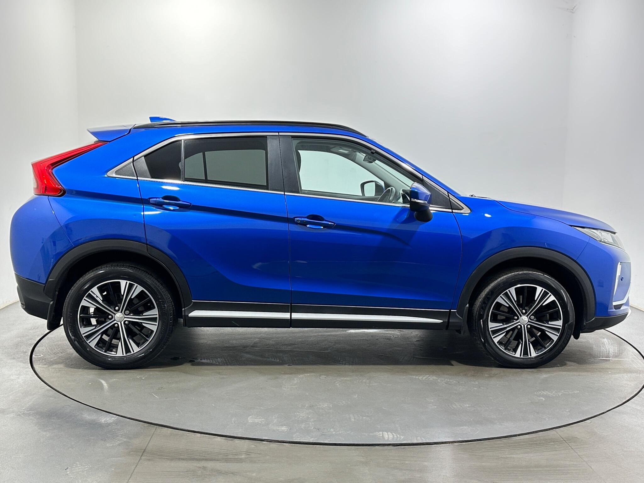Mitsubishi Eclipse Cross view 9