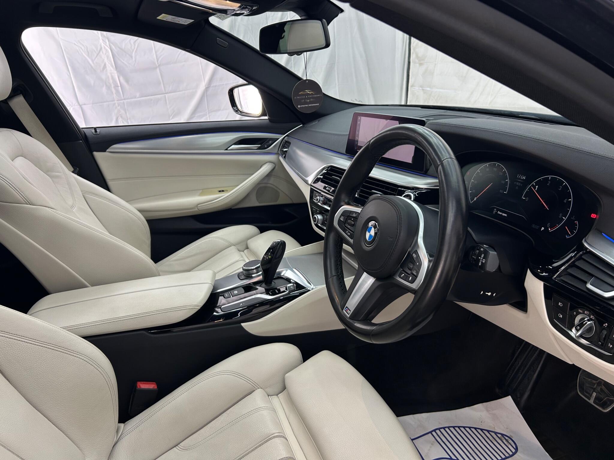 BMW 5 Series view 19