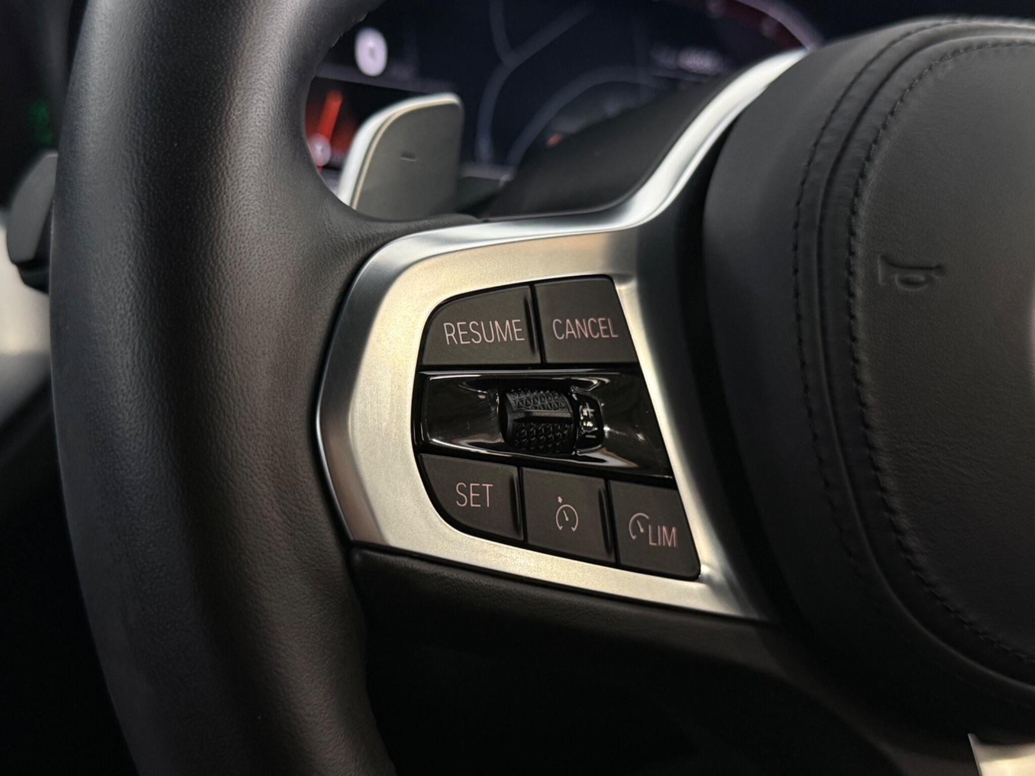 BMW 3 Series view 14