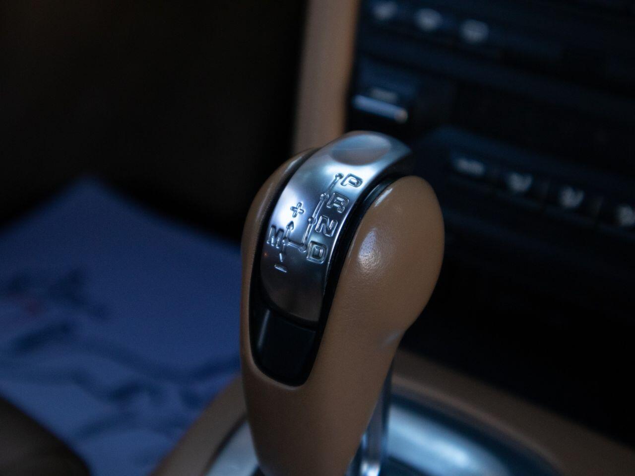 Porsche 911 view 34