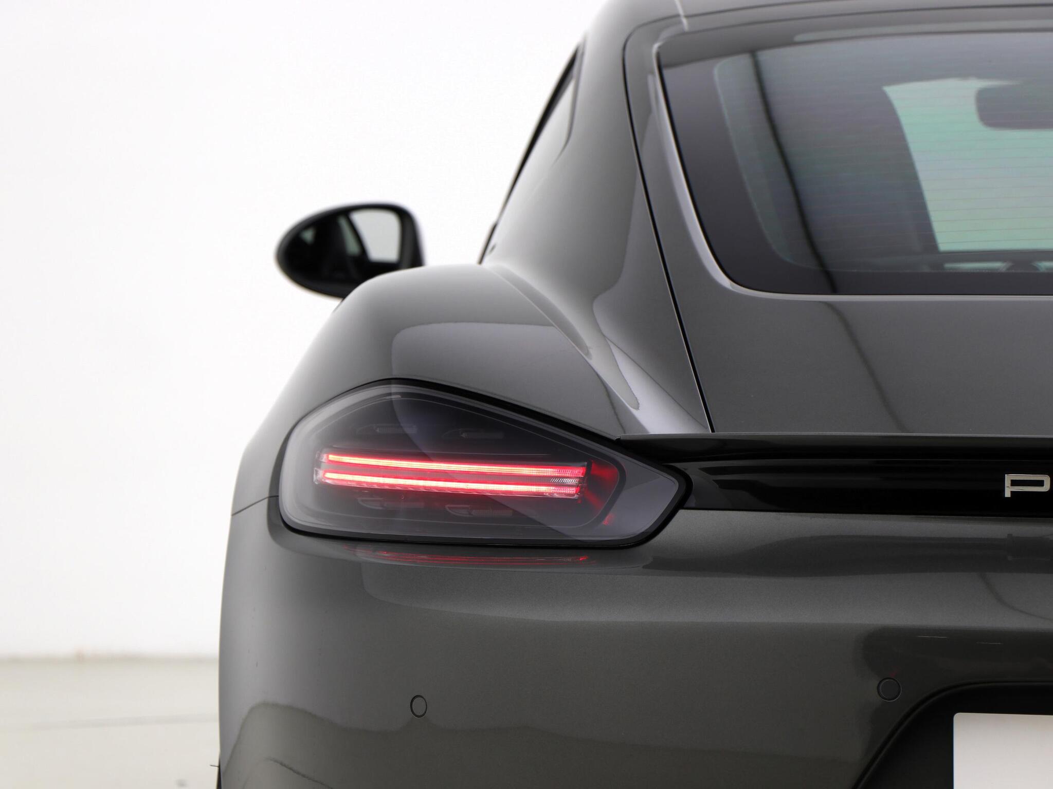 Porsche Cayman view 17