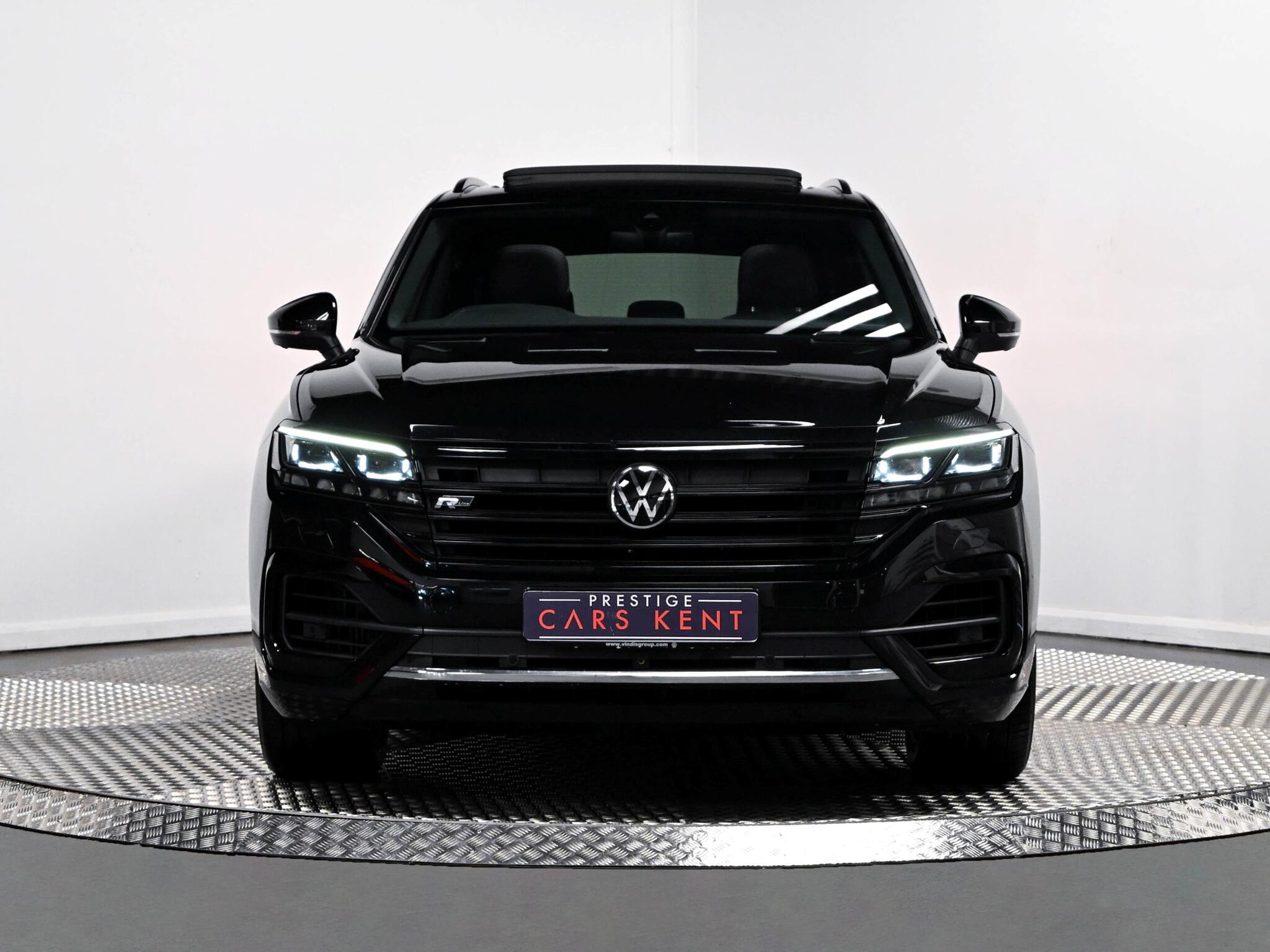 Volkswagen Touareg view 7