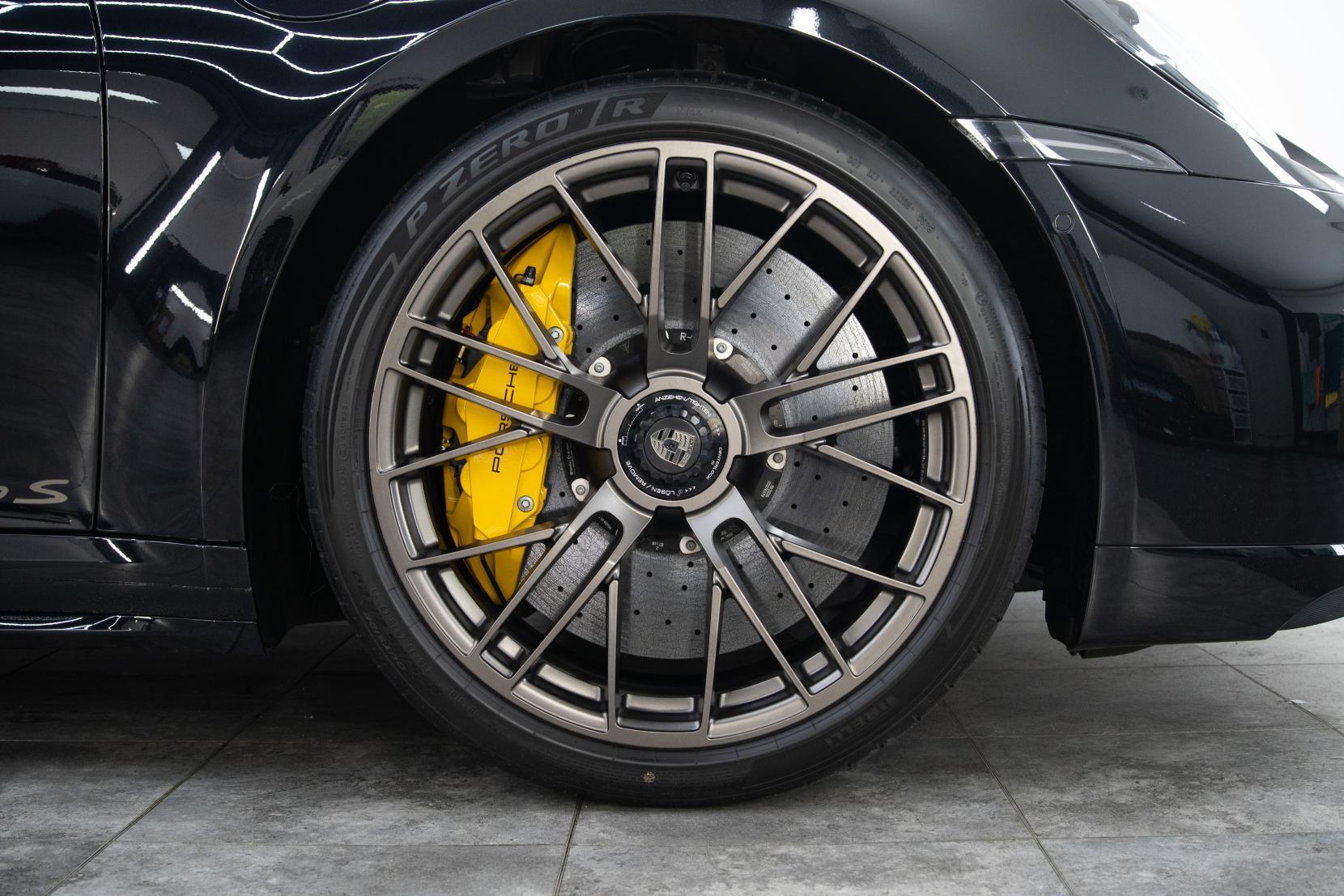 Porsche 911 view 6