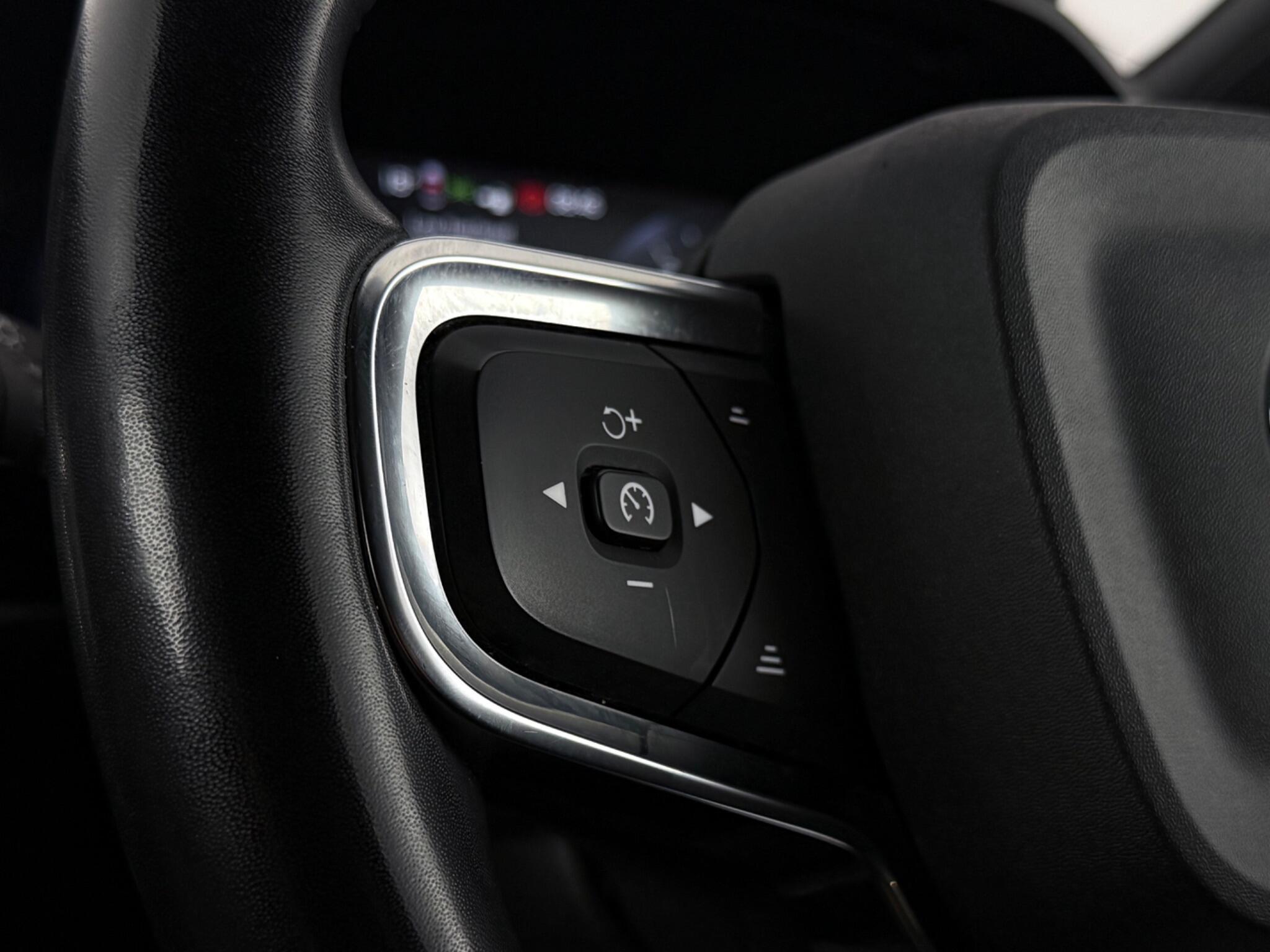Volvo XC40 view 13