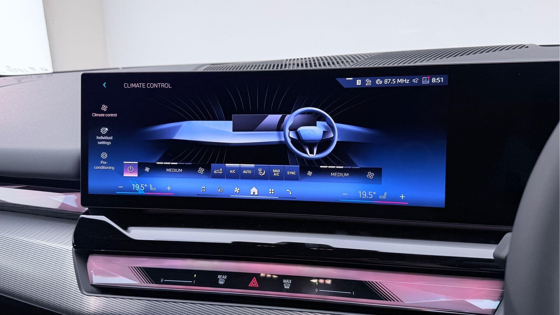 BMW 5 Series view 24