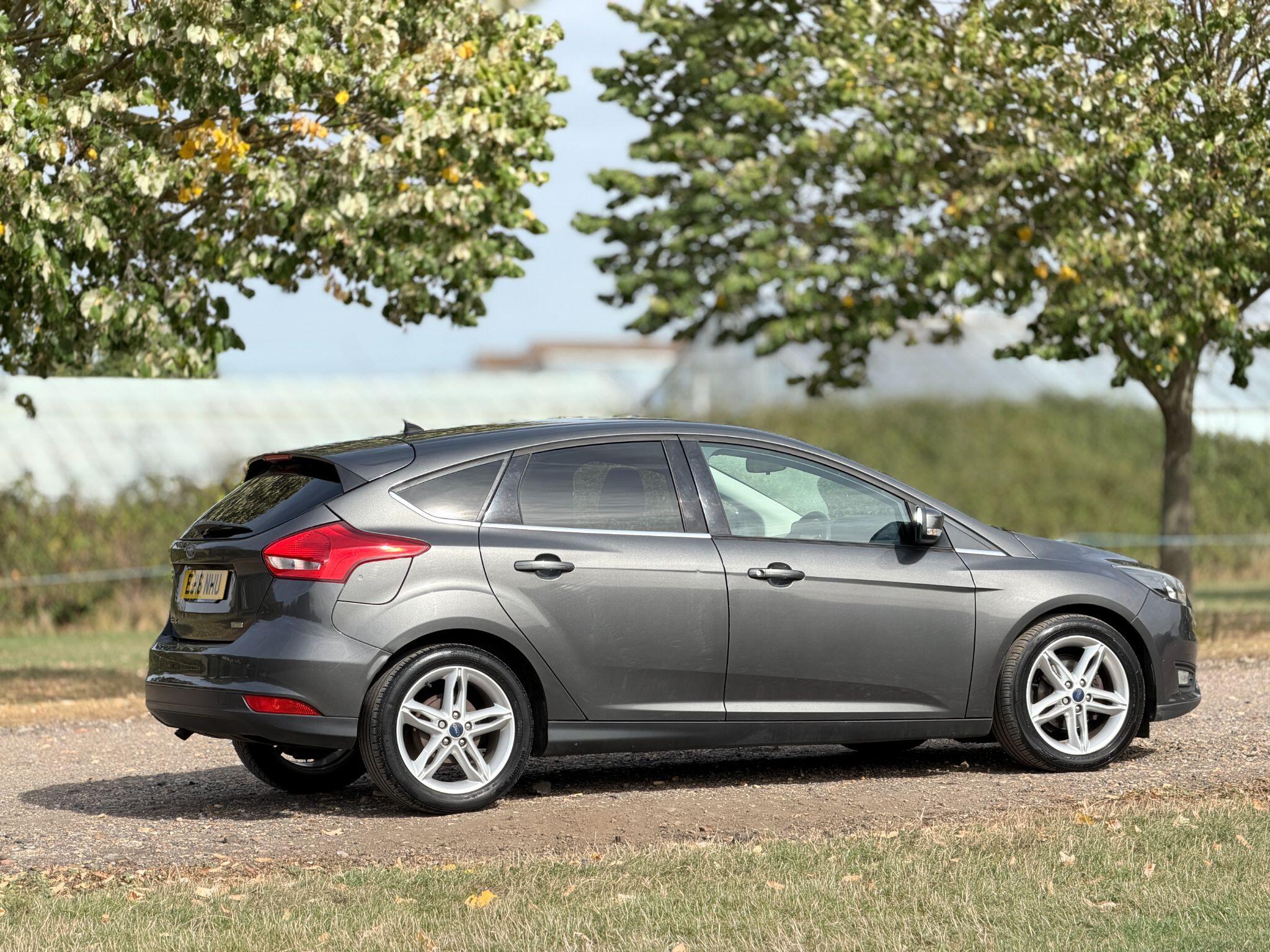 Ford Focus view 6
