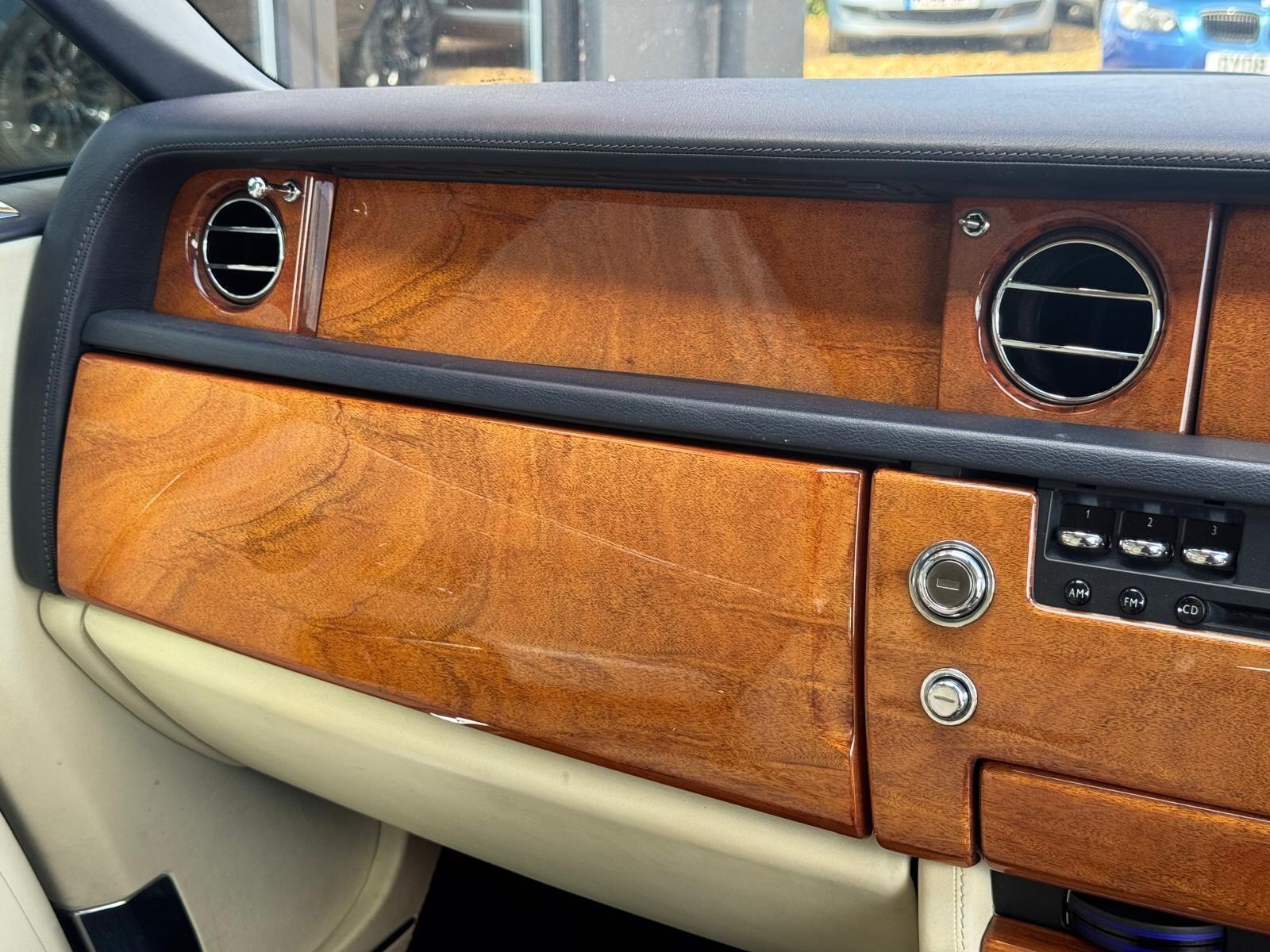 Rolls-Royce Phantom view 33