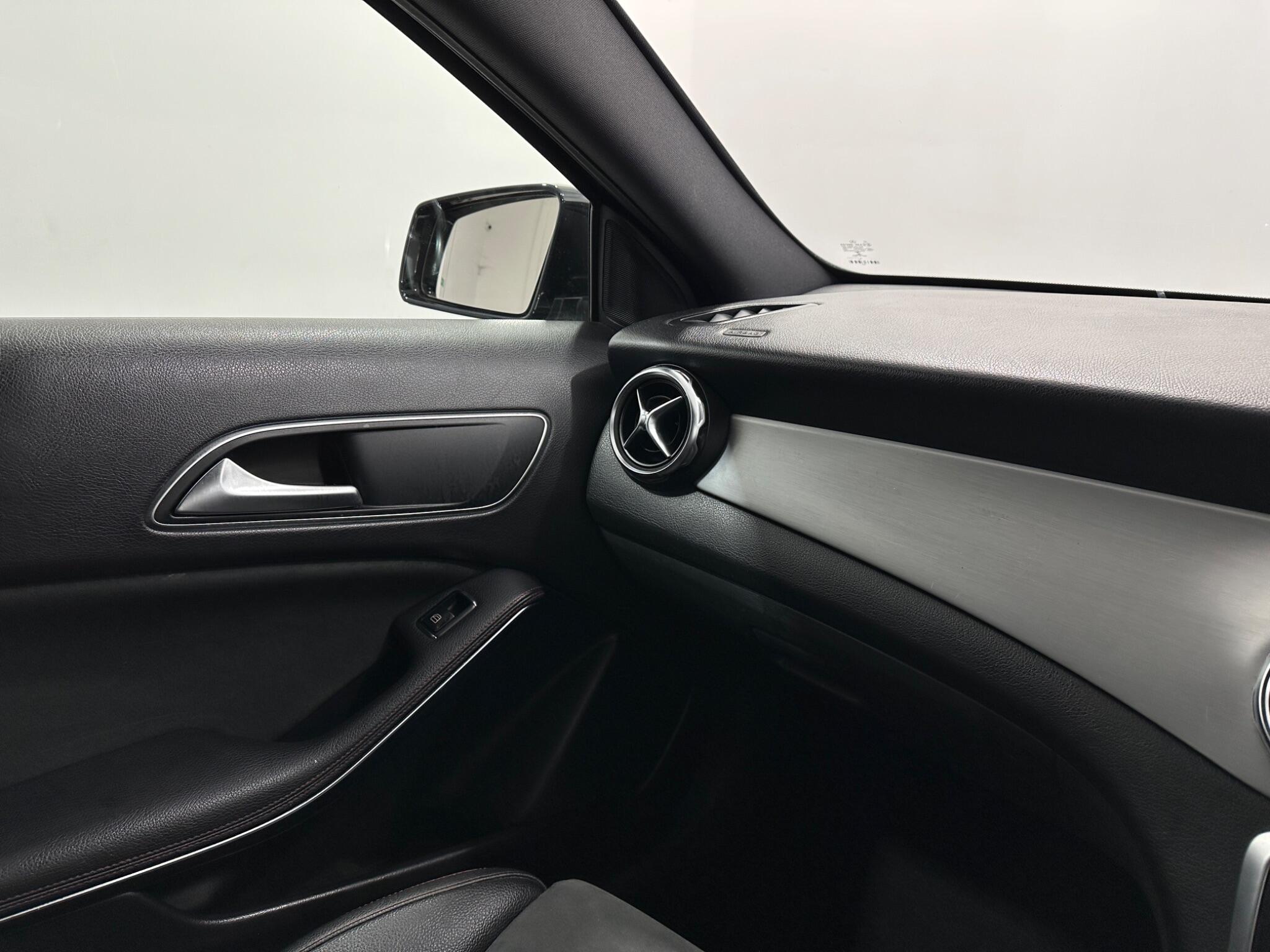 Mercedes-Benz Gla view 27