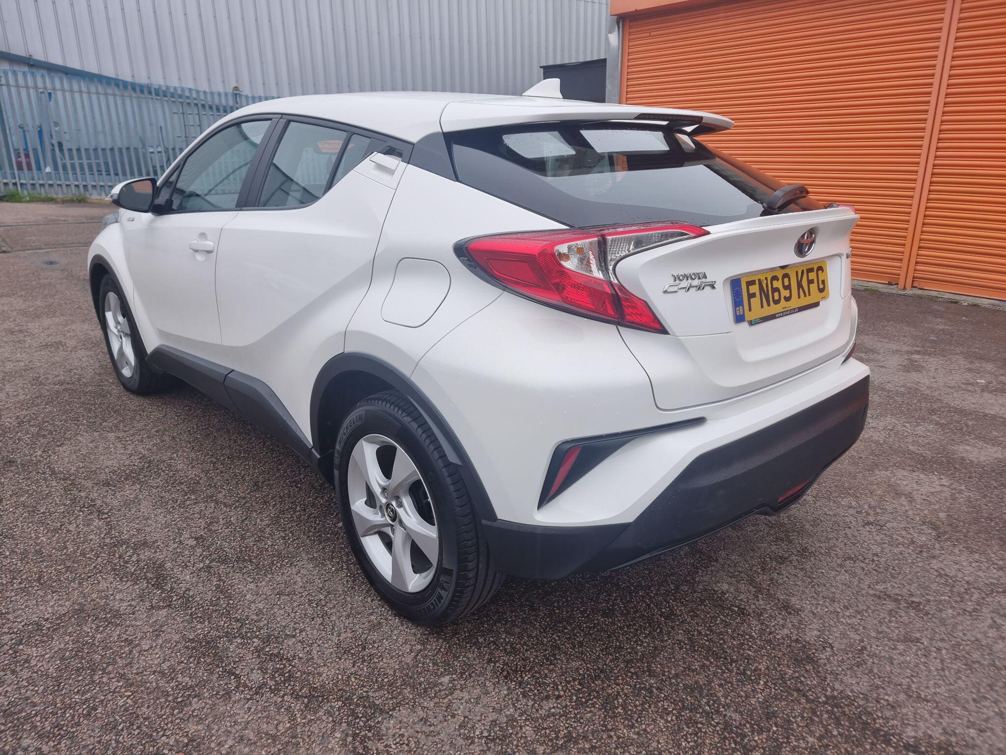 Toyota C-HR view 6