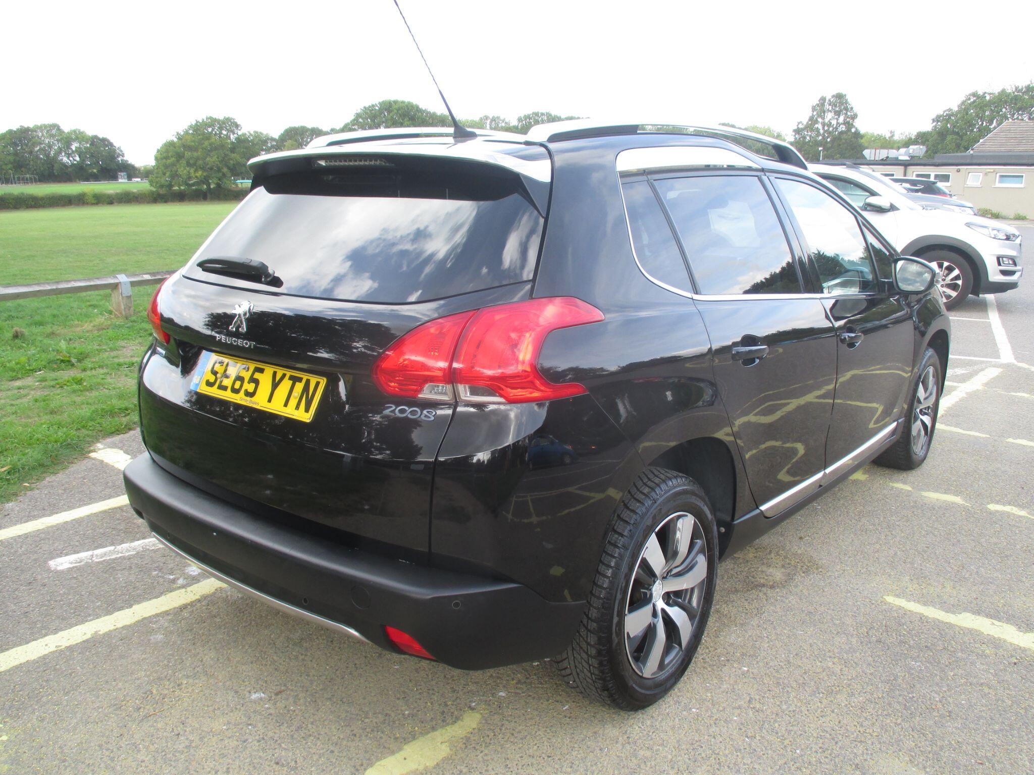 Peugeot 2008 view 9