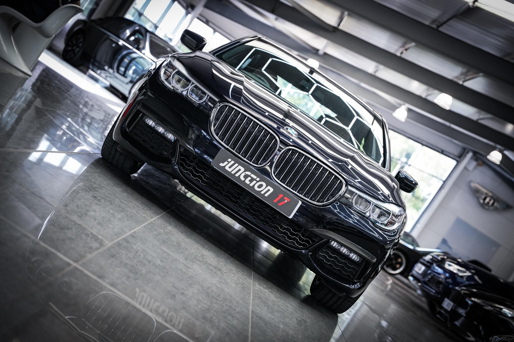 BMW 7 Series view 4