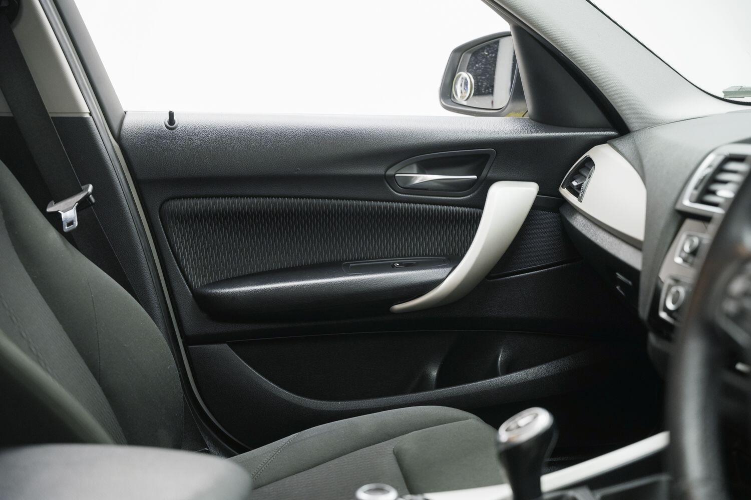 BMW 1 Series view 14