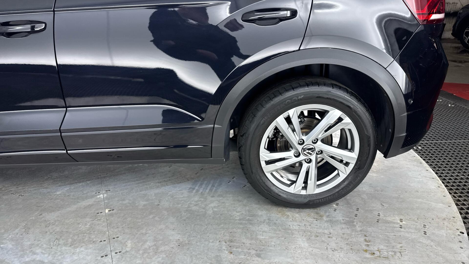 Volkswagen T-Roc view 23
