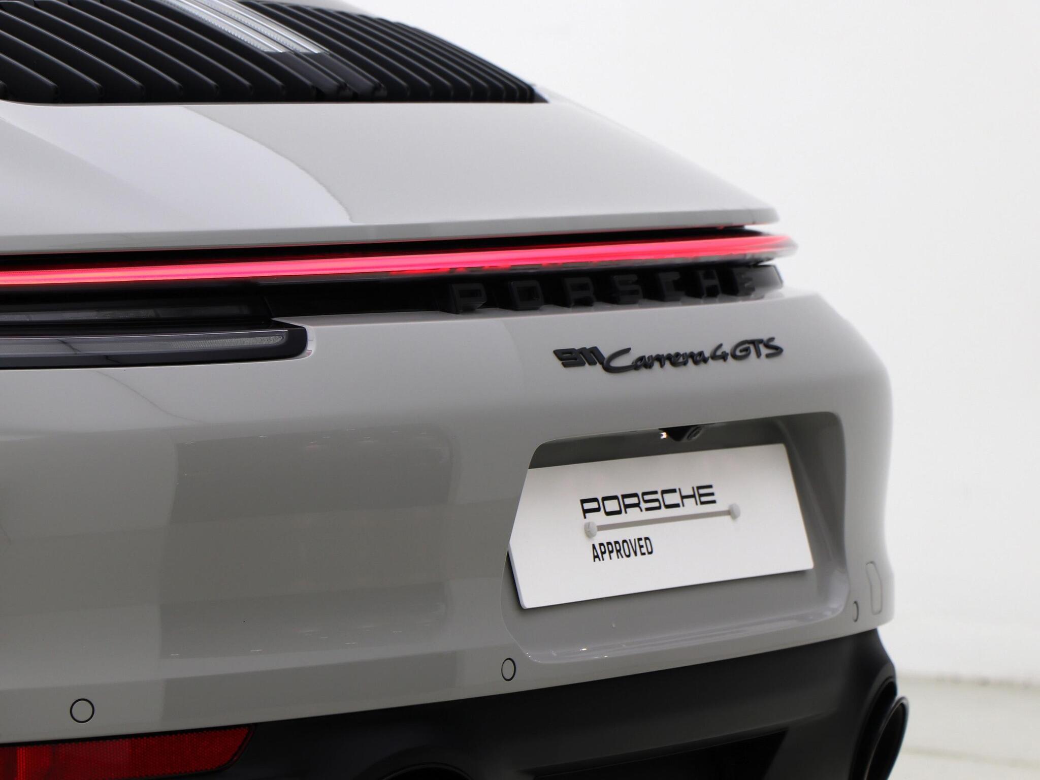 Porsche 911 view 20