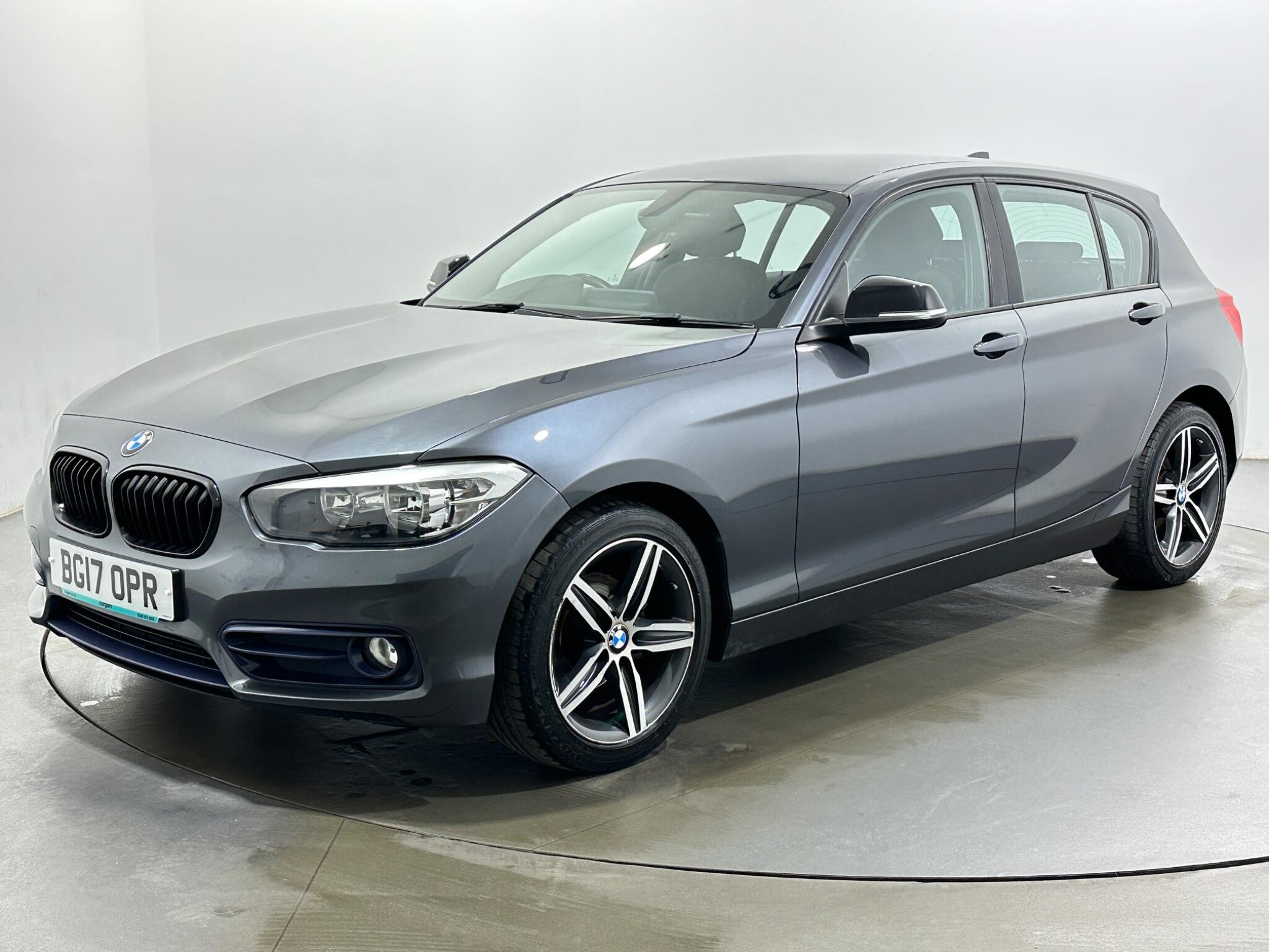 BMW 1 Series view 4