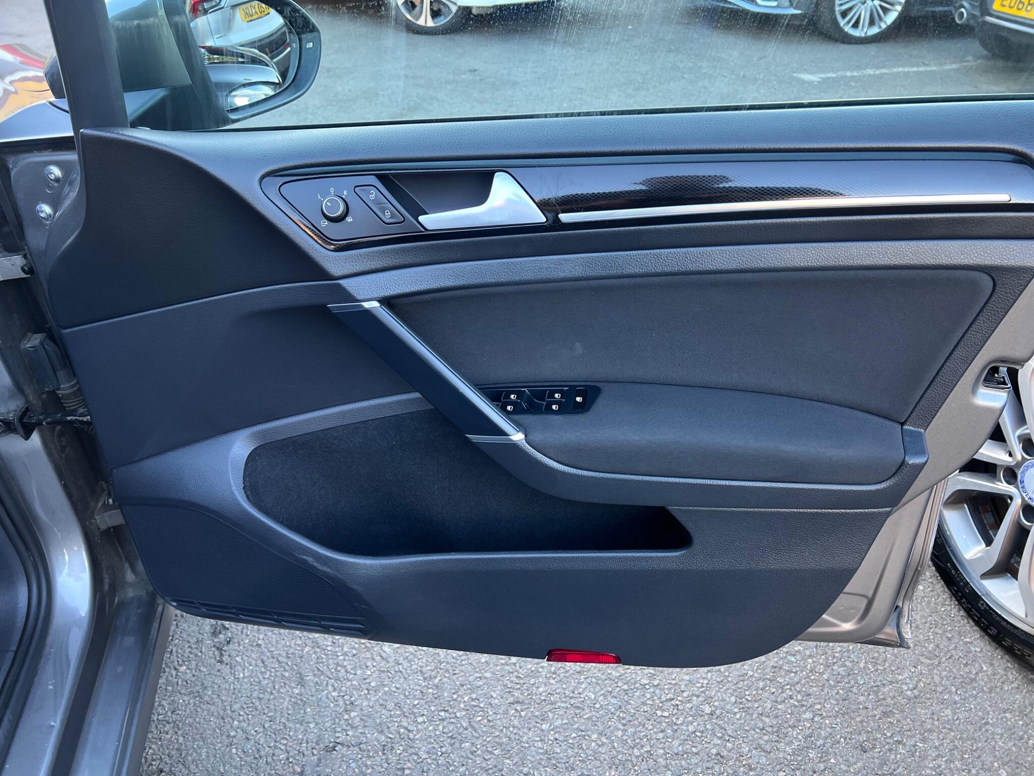 Volkswagen Golf view 16