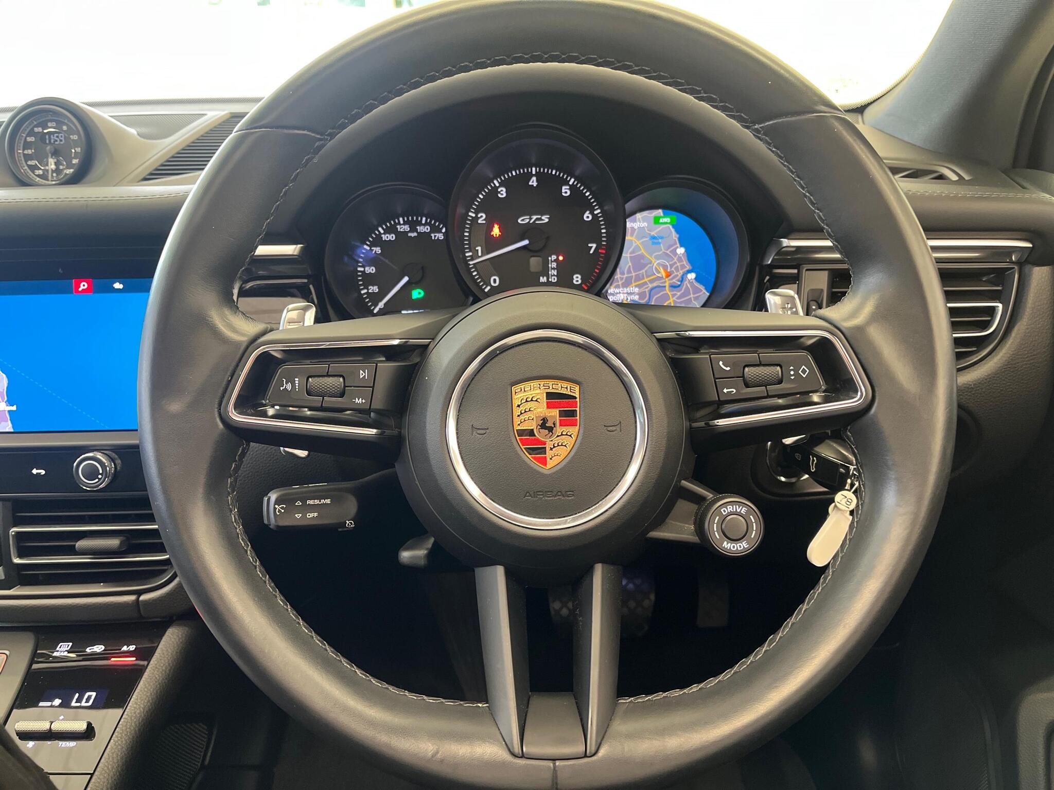 Porsche Macan view 17